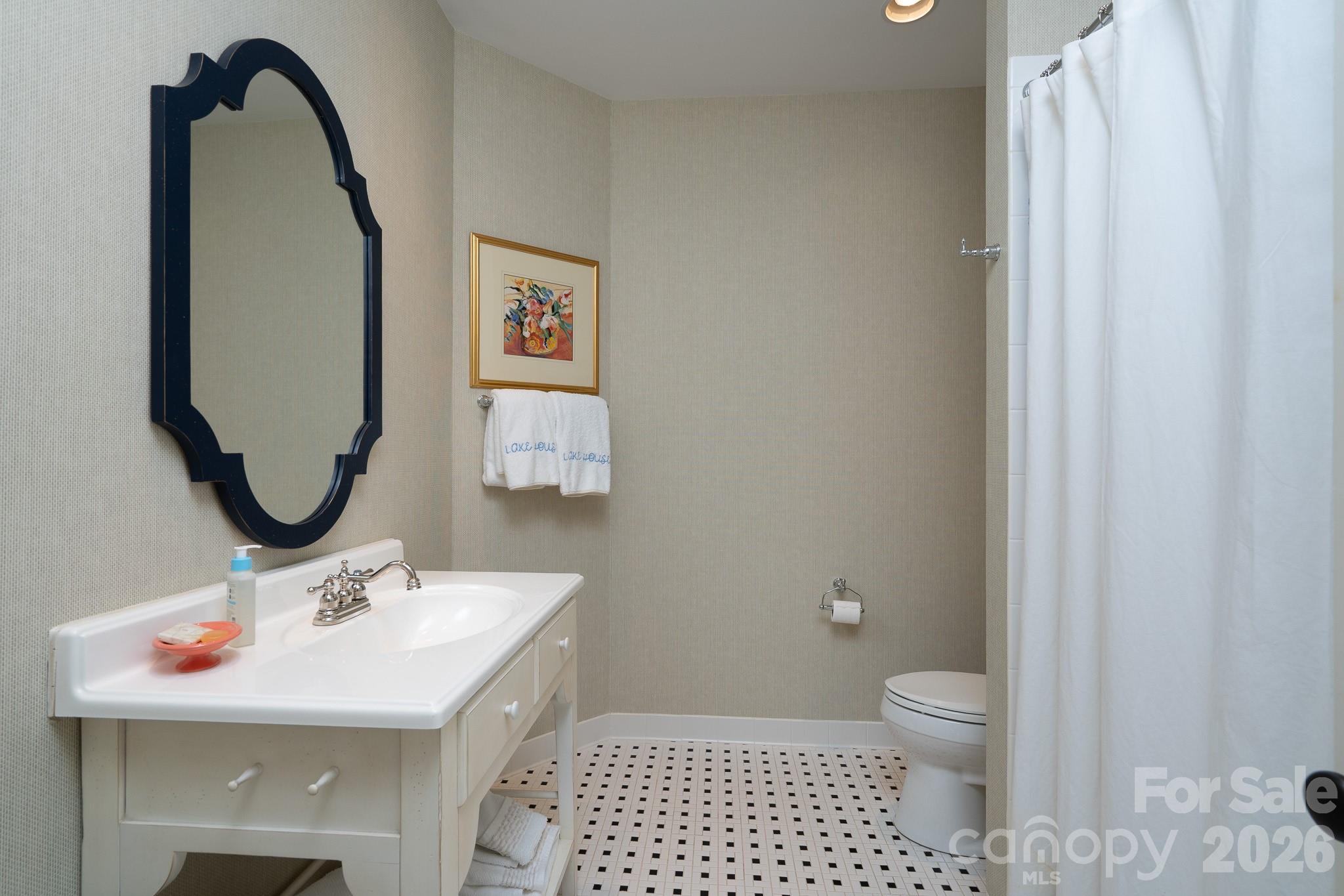 2375 Southpoint Lane — New London