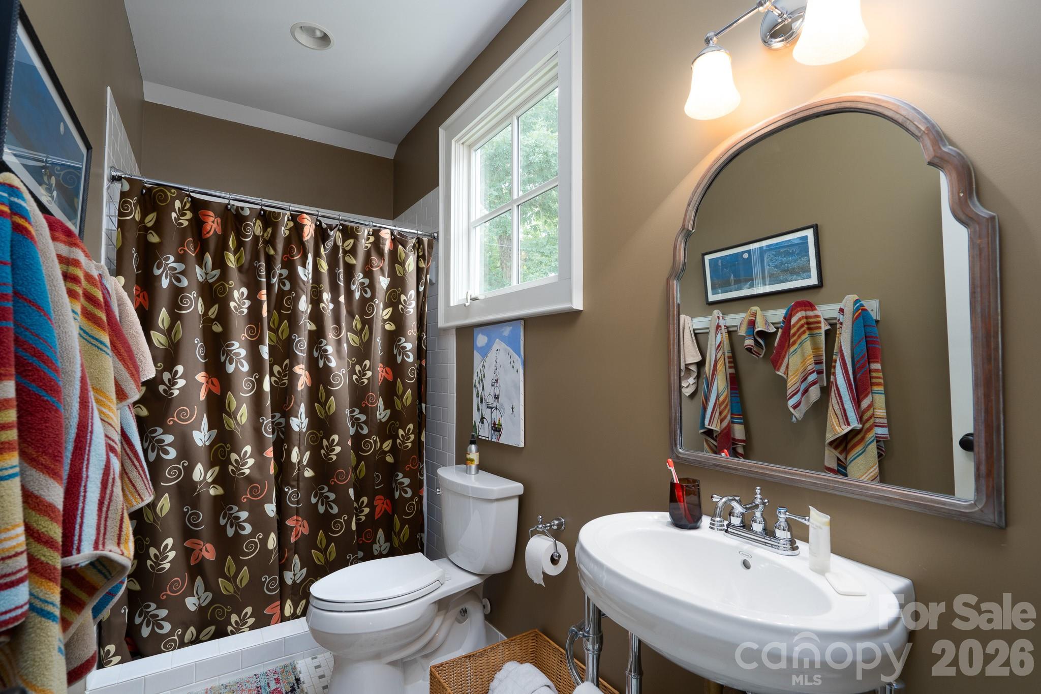 2375 Southpoint Lane — New London