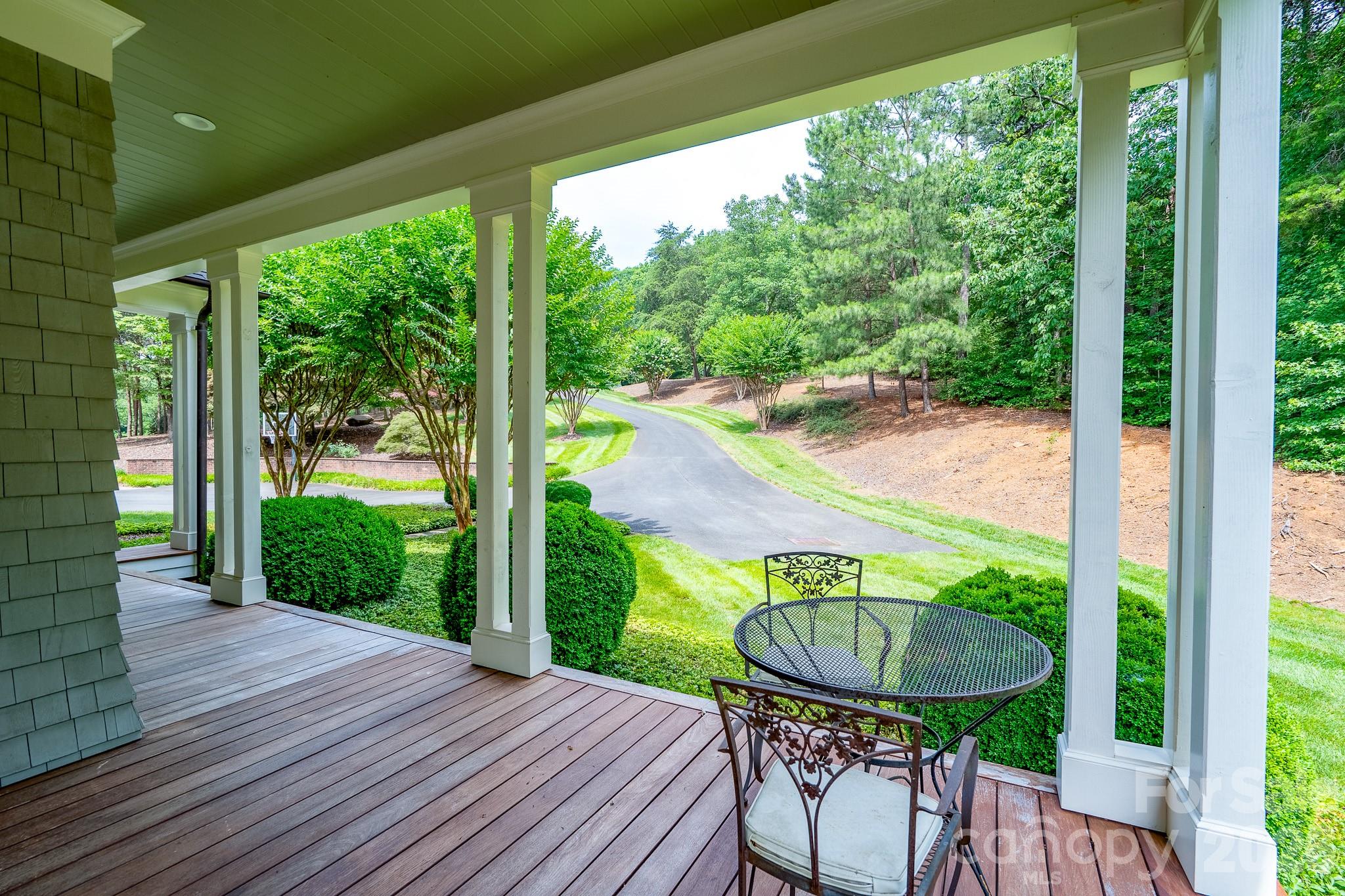 2375 Southpoint Lane — New London