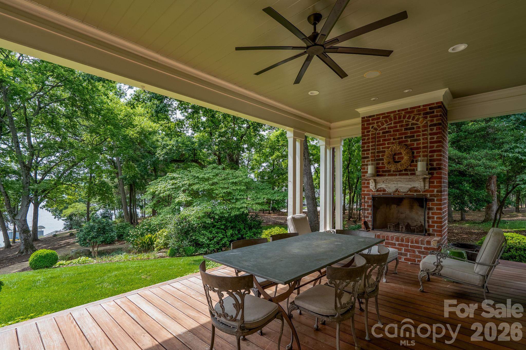 2375 Southpoint Lane — New London