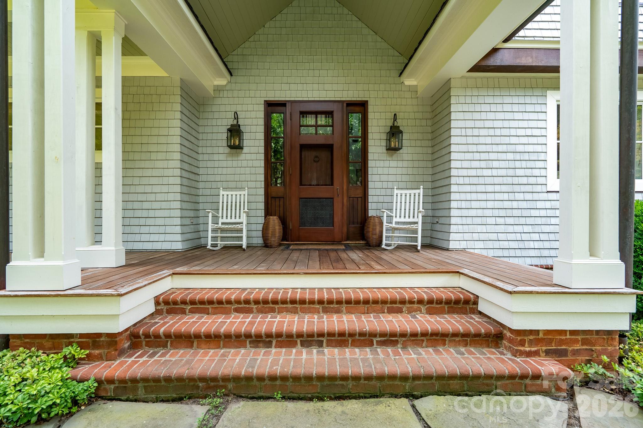 2375 Southpoint Lane — New London