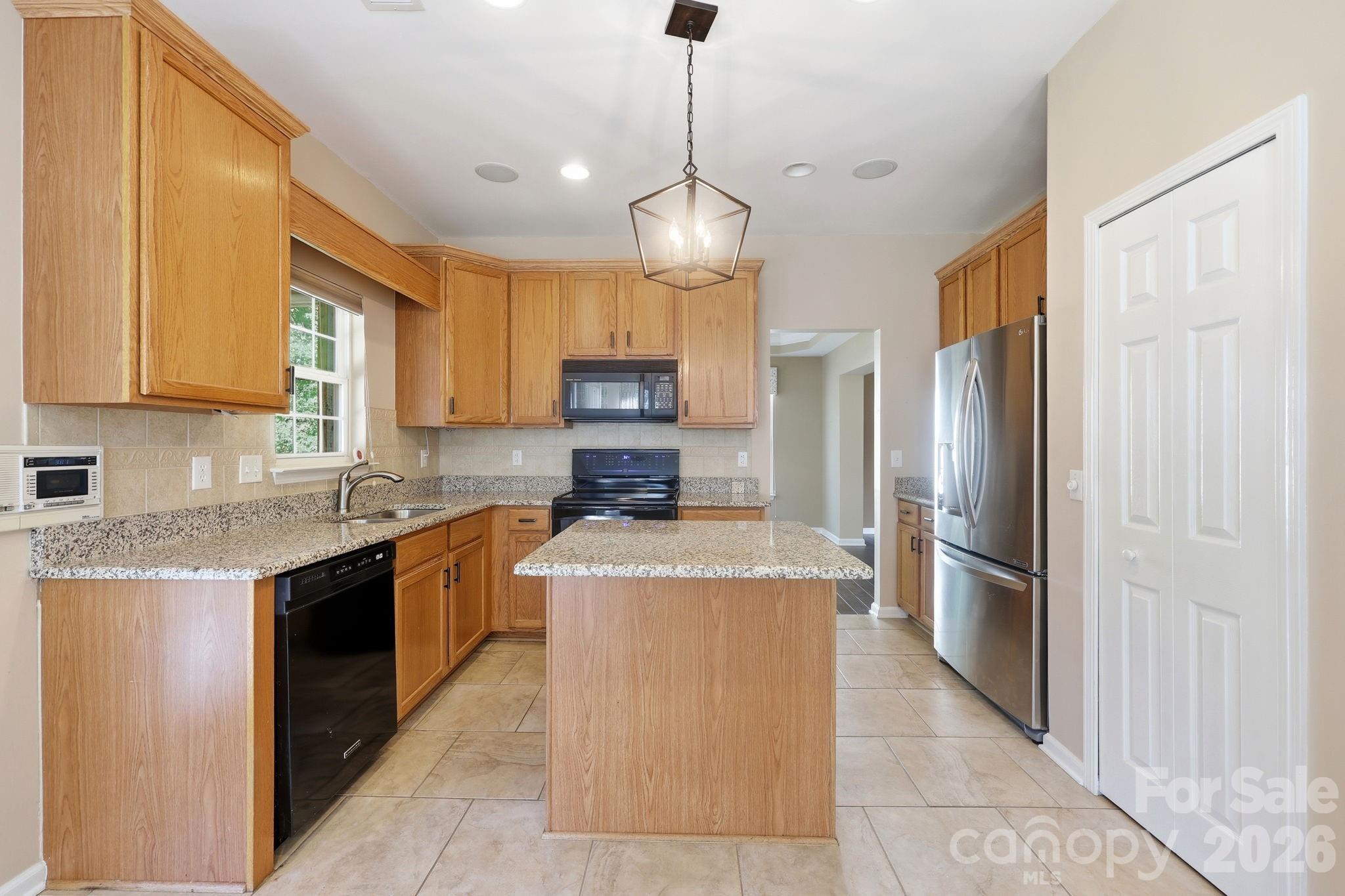 9004 Scottsboro Drive — Huntersville