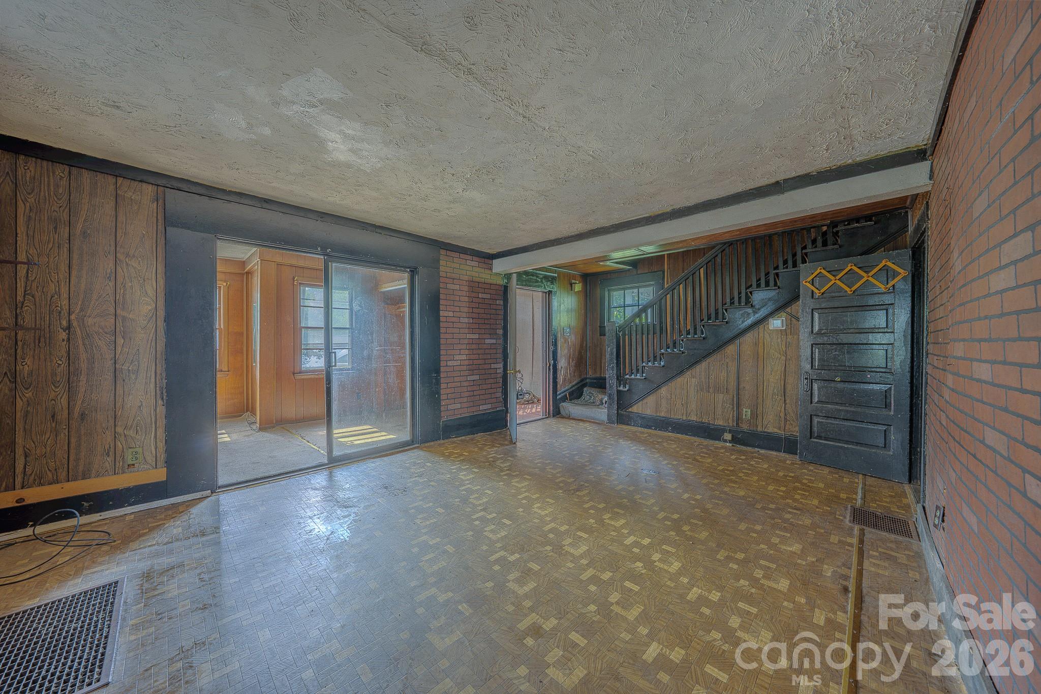 49 Madison Avenue — Asheville