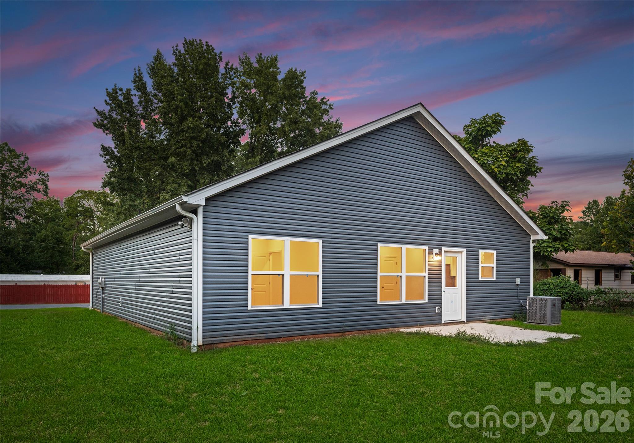 2817 17th Street Court NE — Hickory