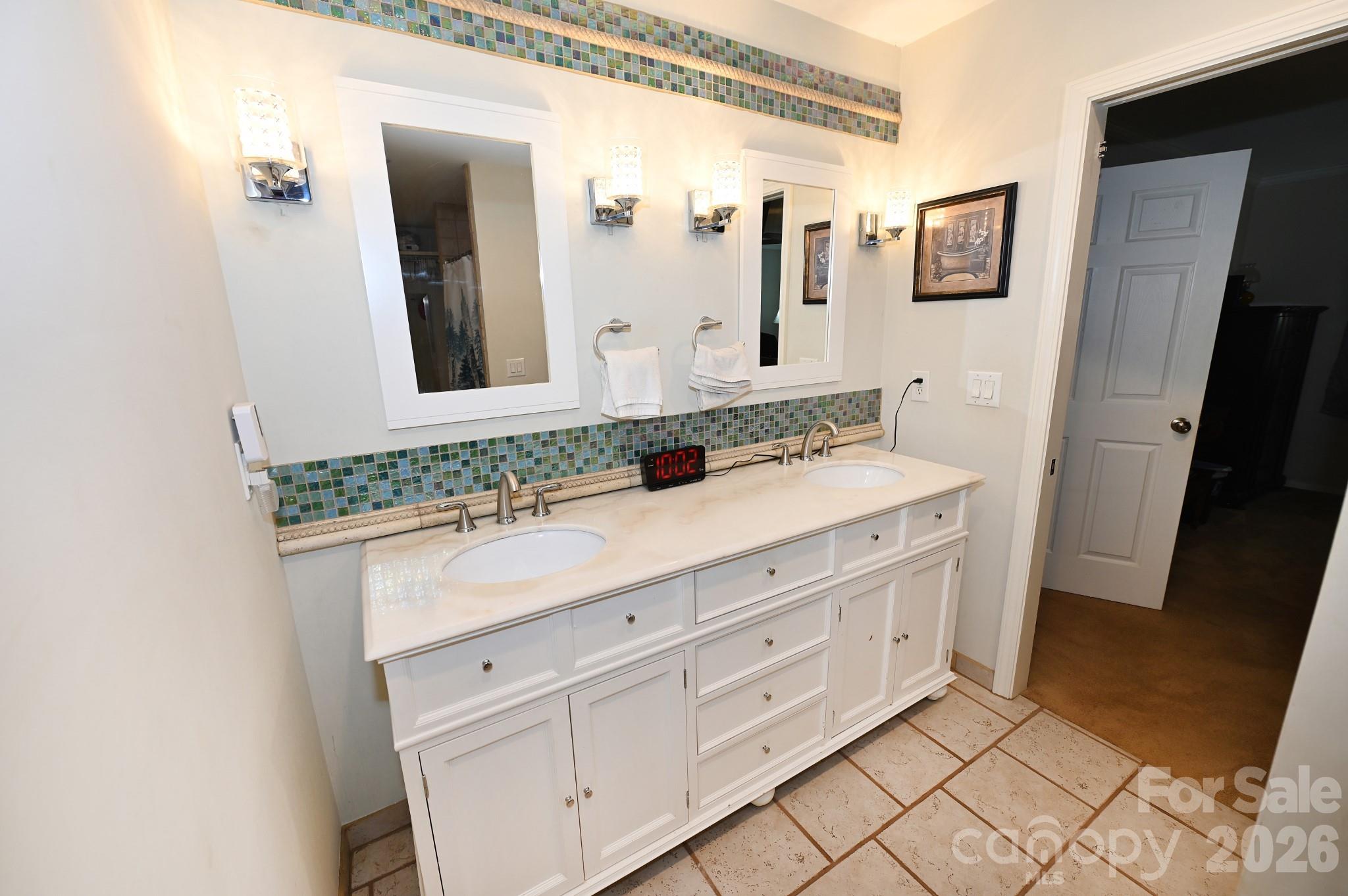 3021 Cedar Crest Drive — Lenoir