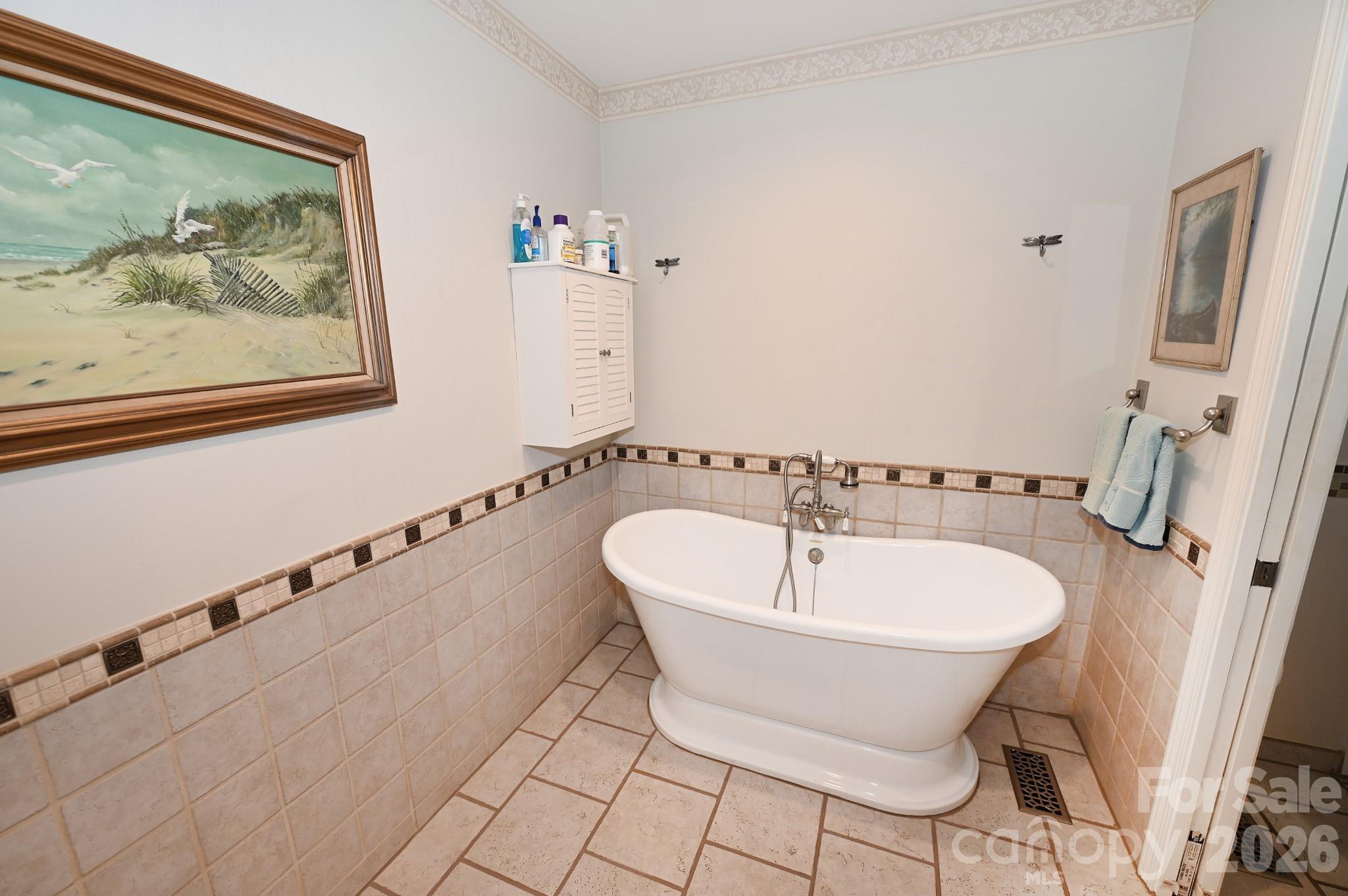3021 Cedar Crest Drive — Lenoir