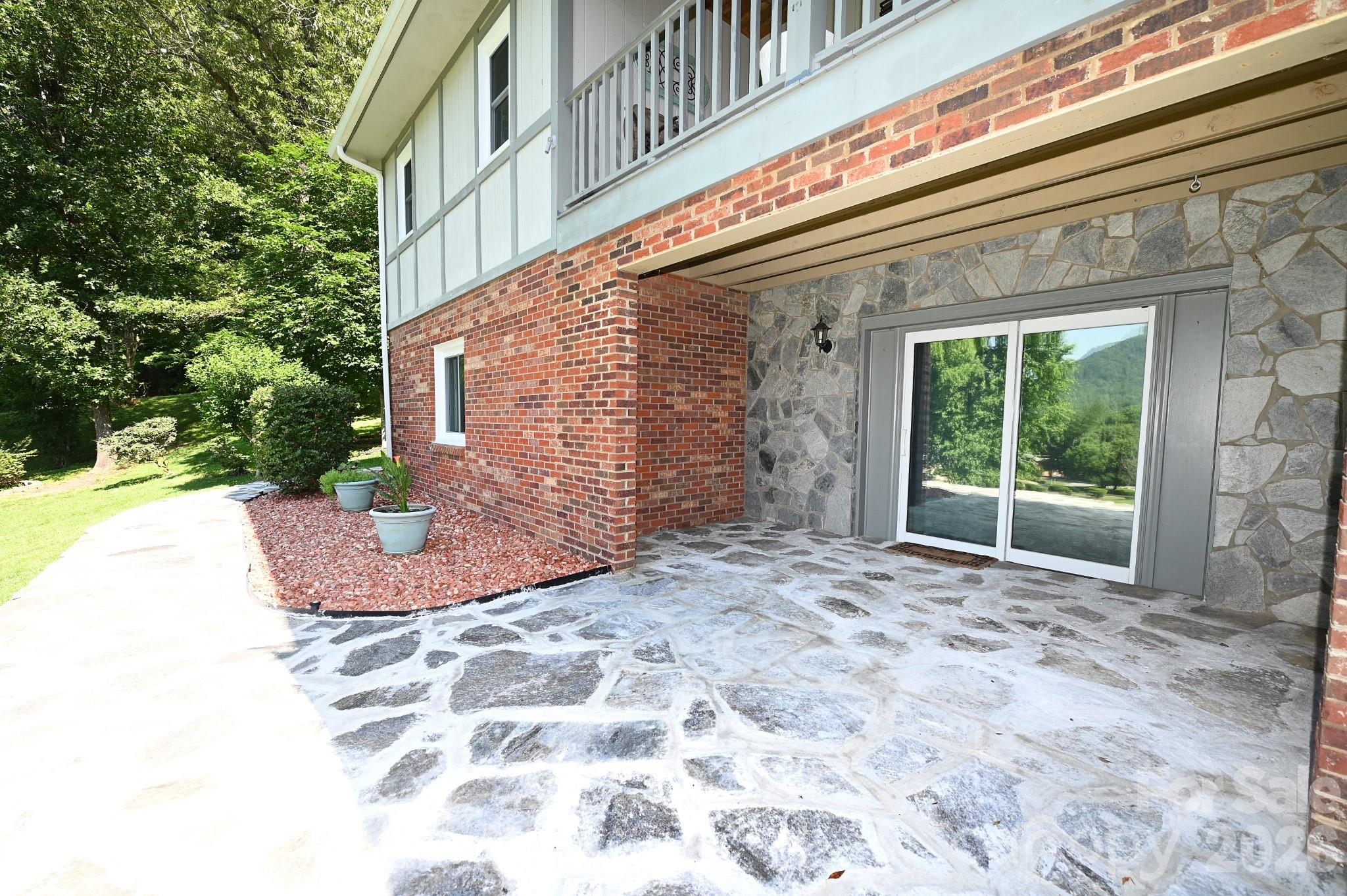 3021 Cedar Crest Drive — Lenoir