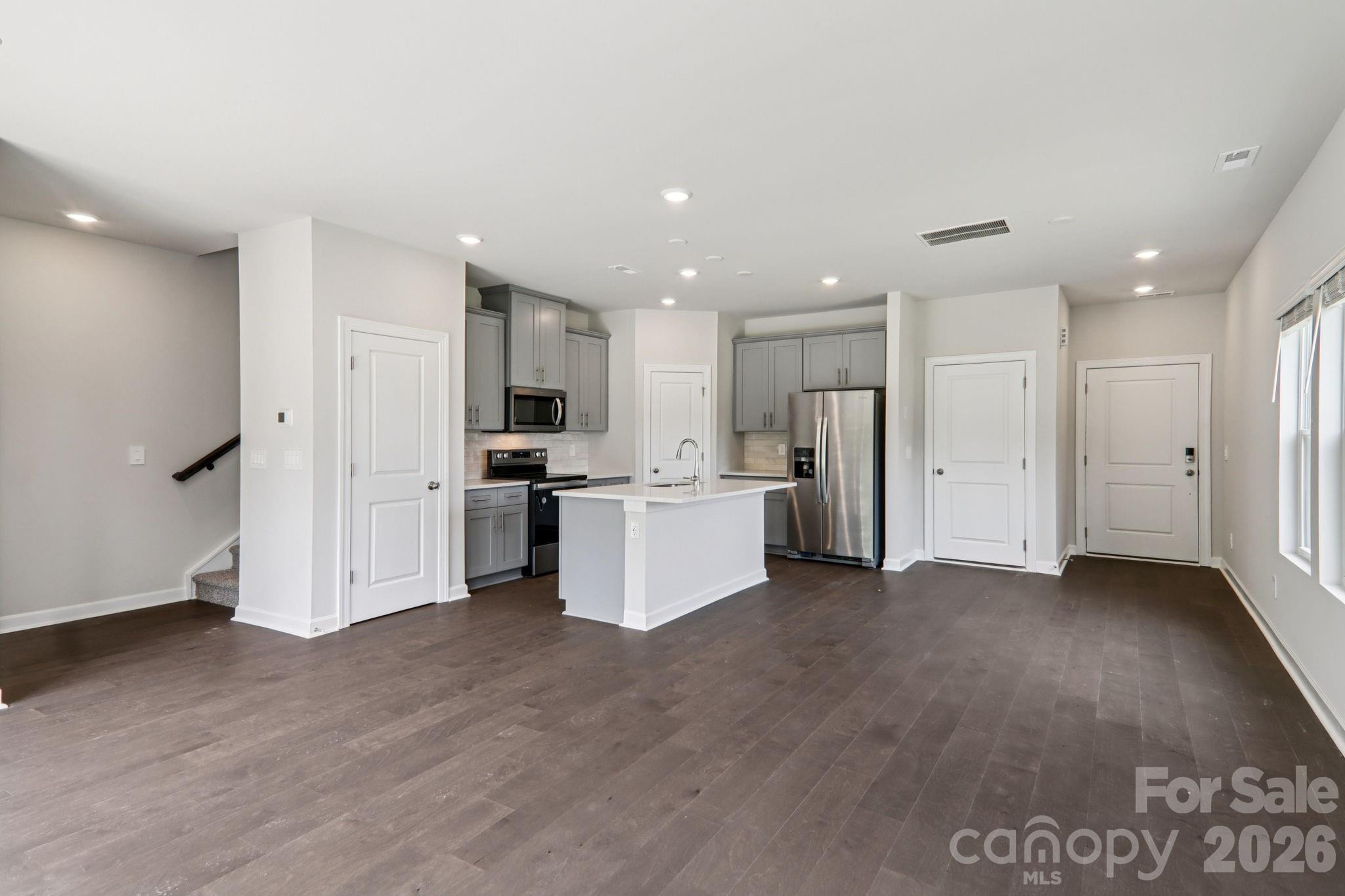 9048 Foggy Brook Loop — Charlotte