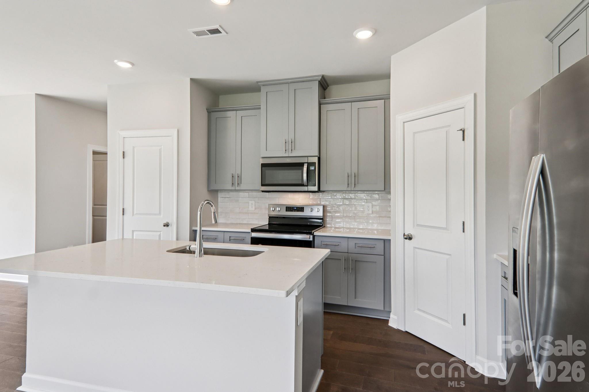 9048 Foggy Brook Loop — Charlotte