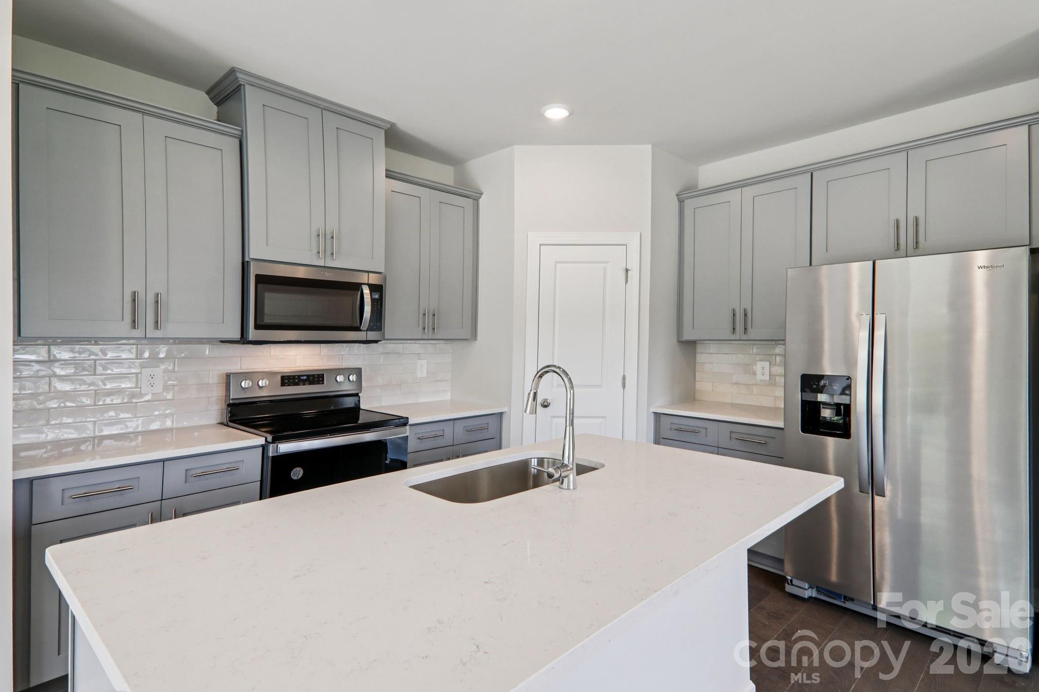 9048 Foggy Brook Loop — Charlotte