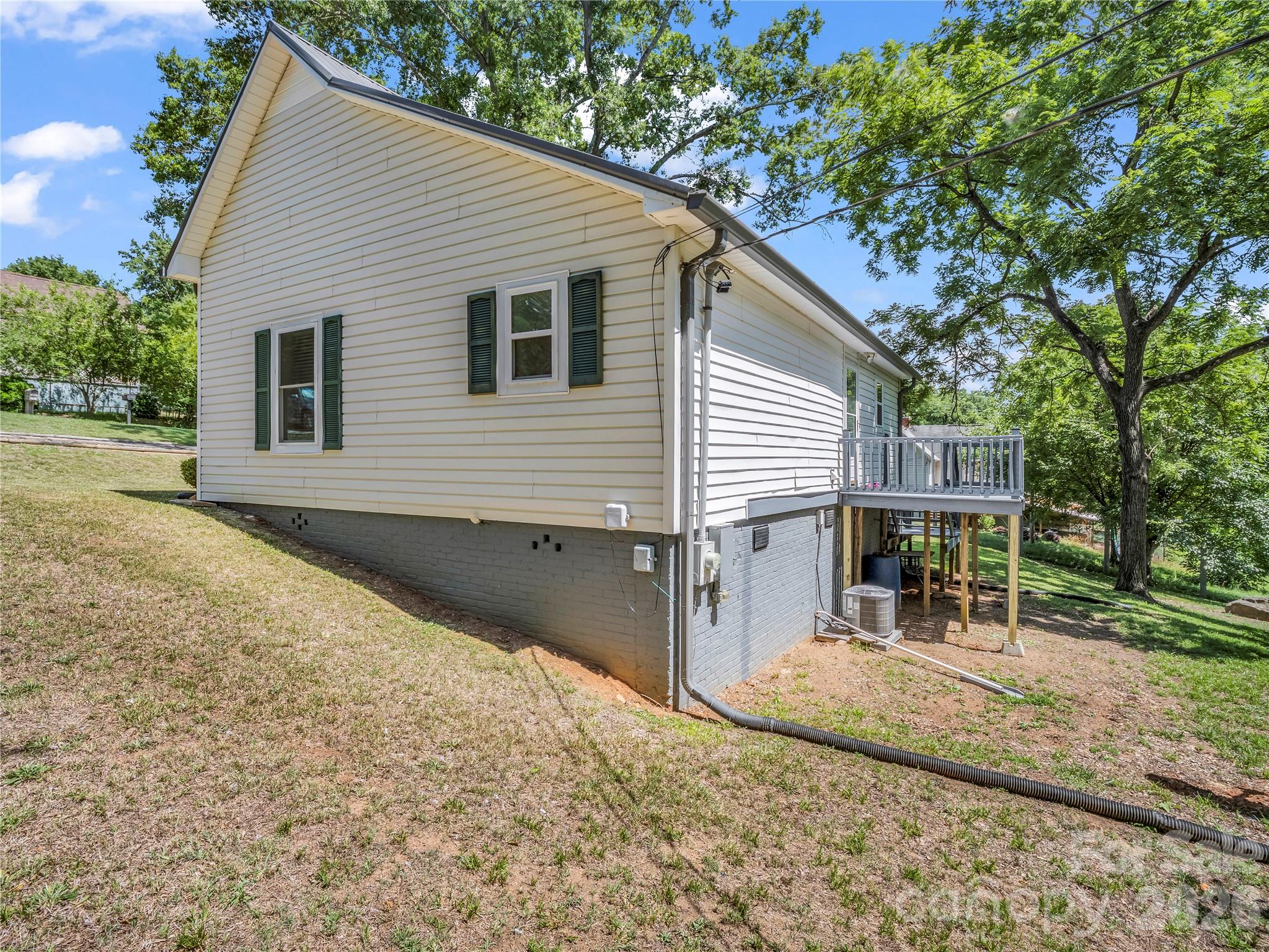 193 Middle Street — Ellenboro