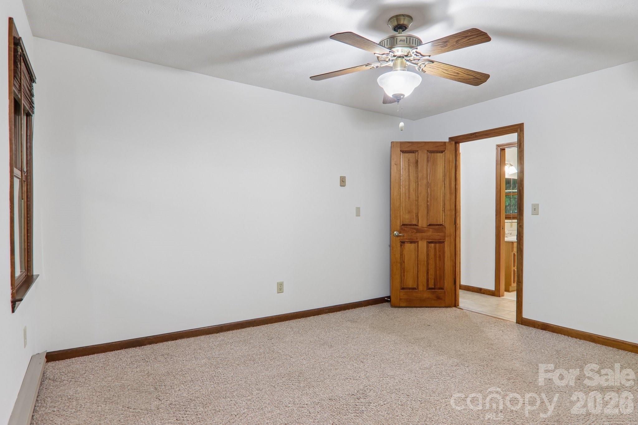 1952 Davis Mountain Road — Hendersonville