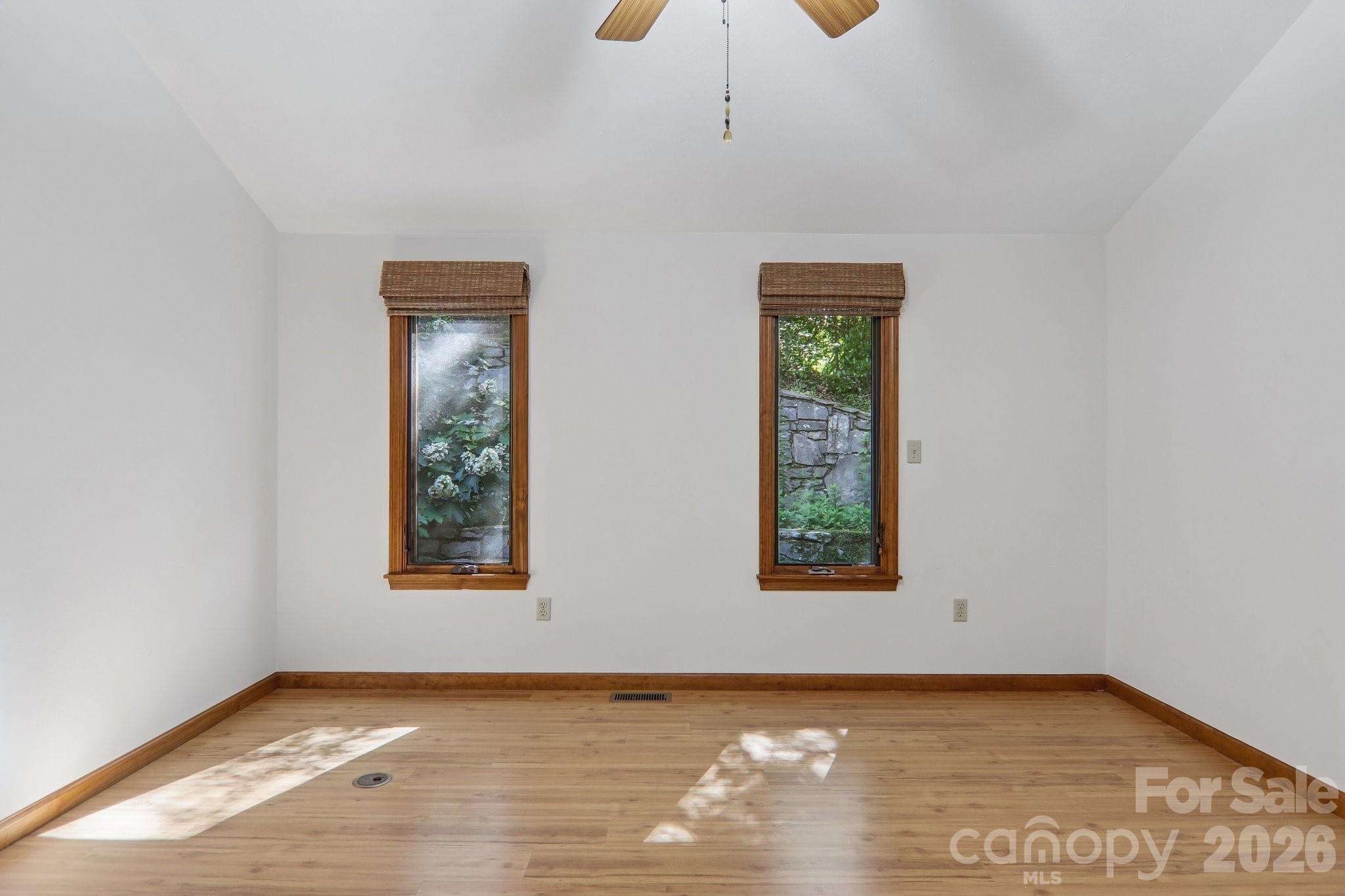 1952 Davis Mountain Road — Hendersonville