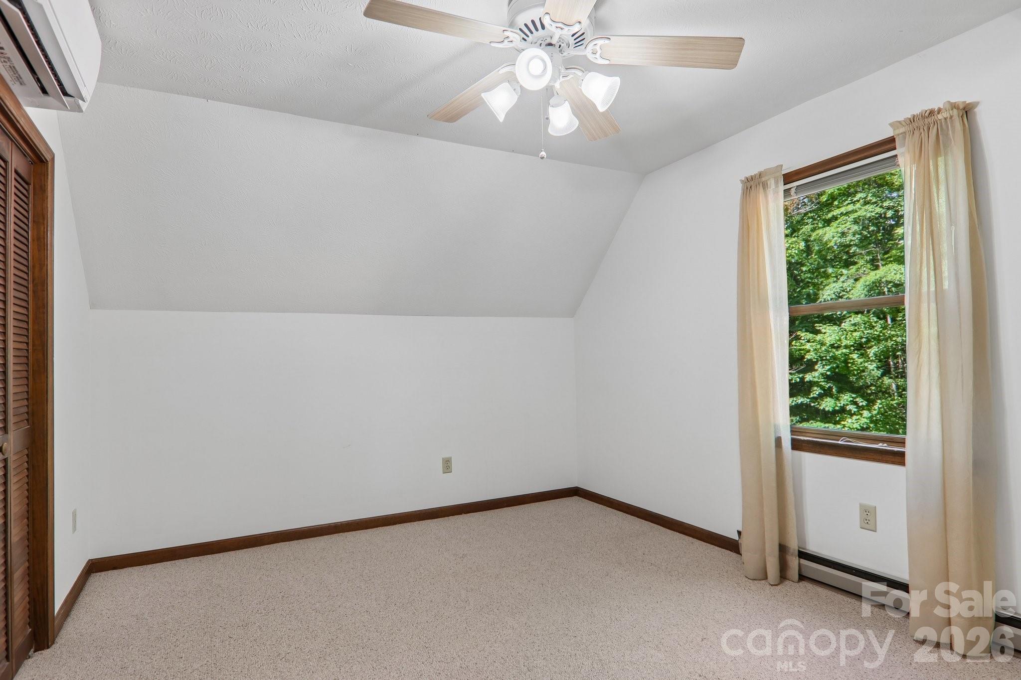 1952 Davis Mountain Road — Hendersonville