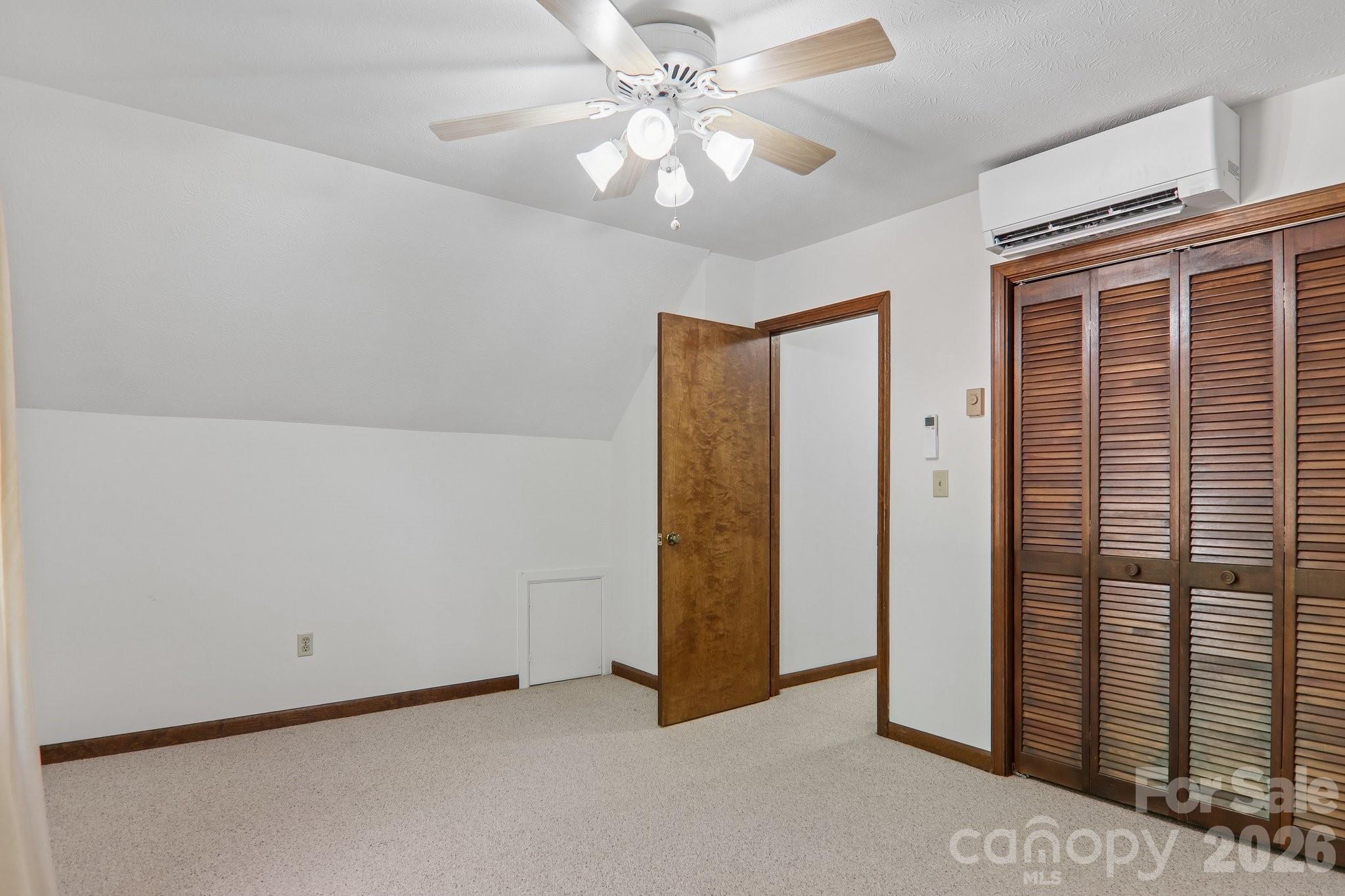 1952 Davis Mountain Road — Hendersonville