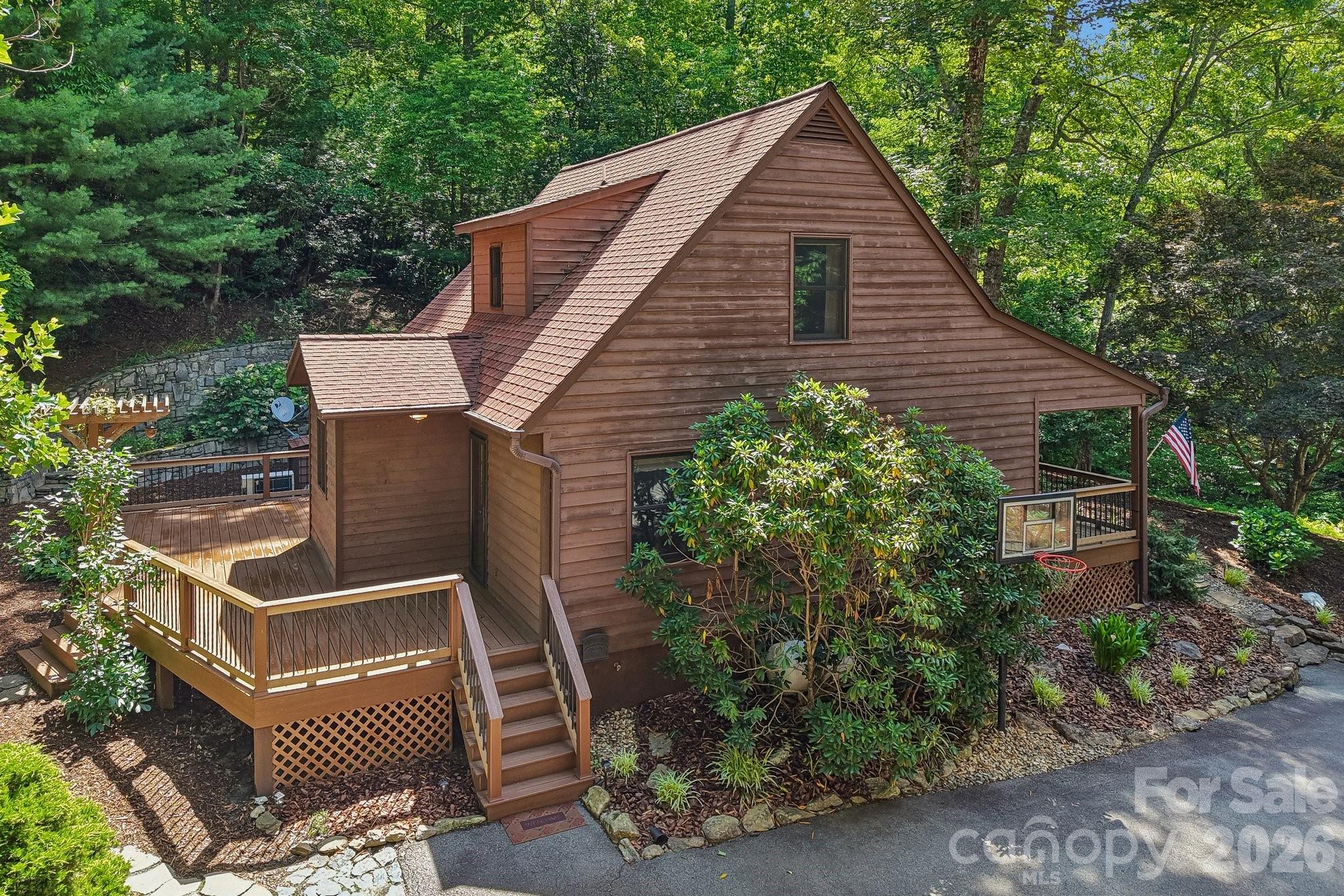 1952 Davis Mountain Road — Hendersonville