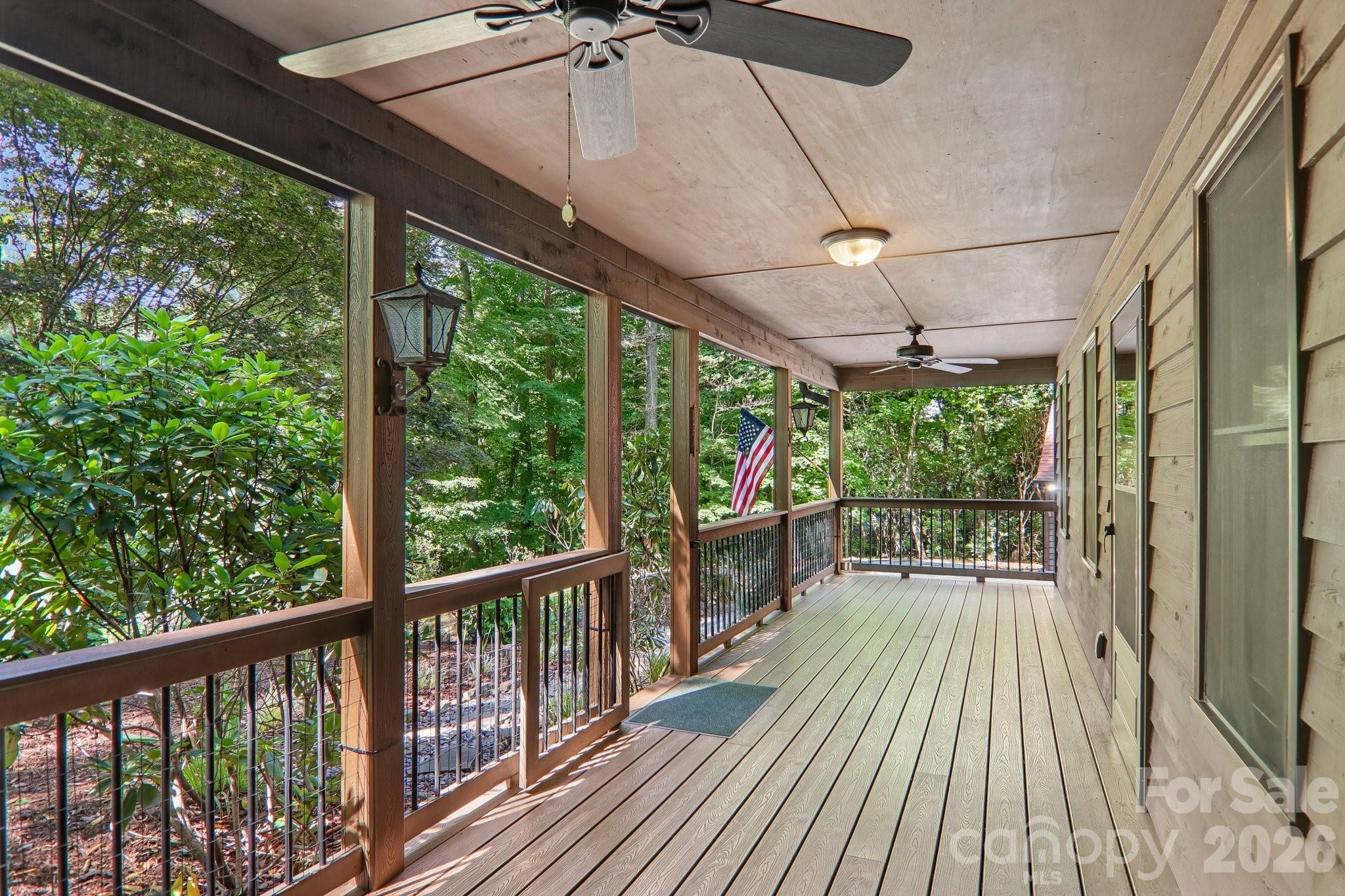 1952 Davis Mountain Road — Hendersonville