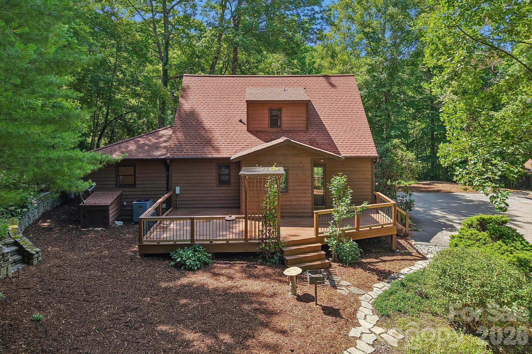 1952 Davis Mountain Road — Hendersonville