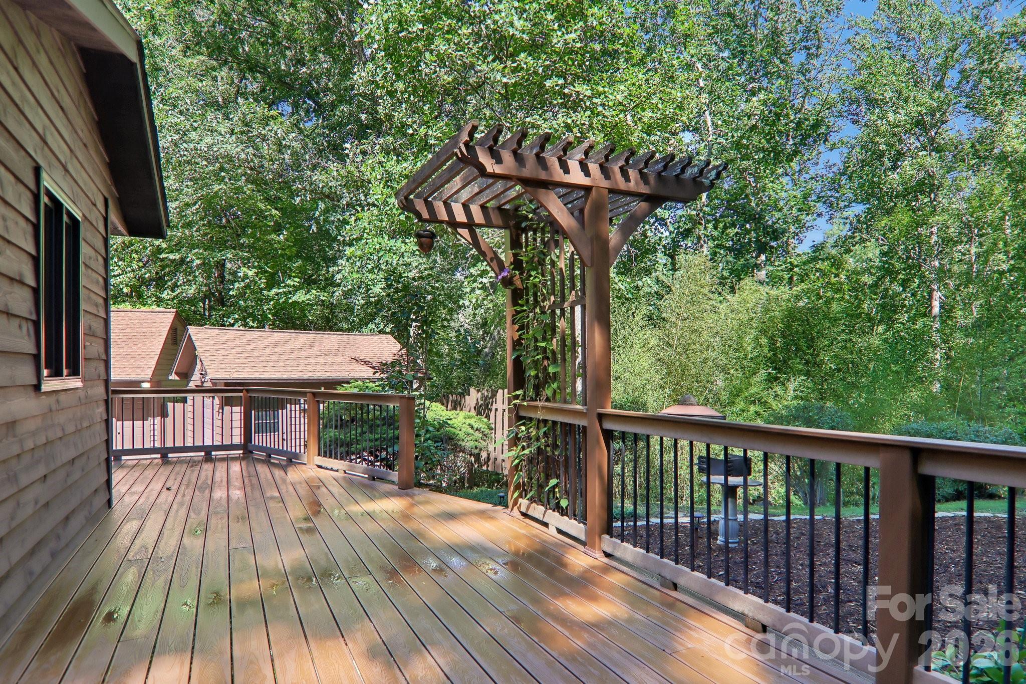 1952 Davis Mountain Road — Hendersonville