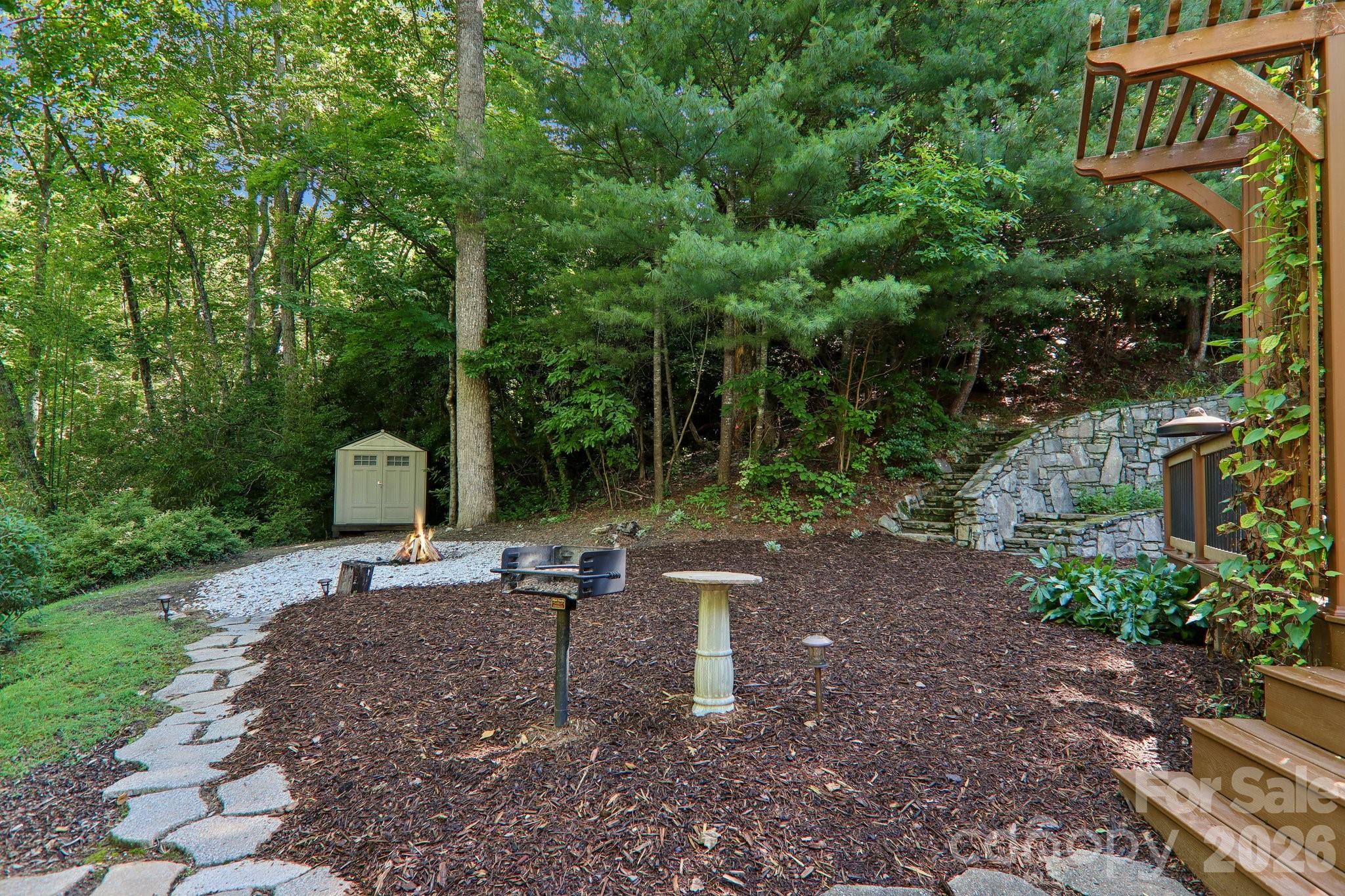 1952 Davis Mountain Road — Hendersonville