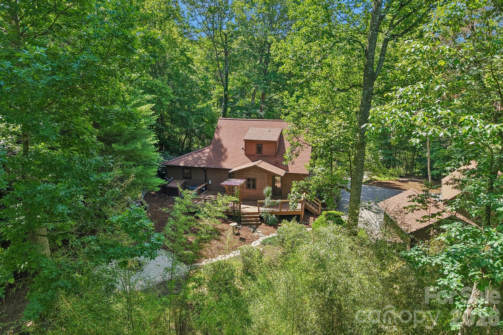 1952 Davis Mountain Road — Hendersonville