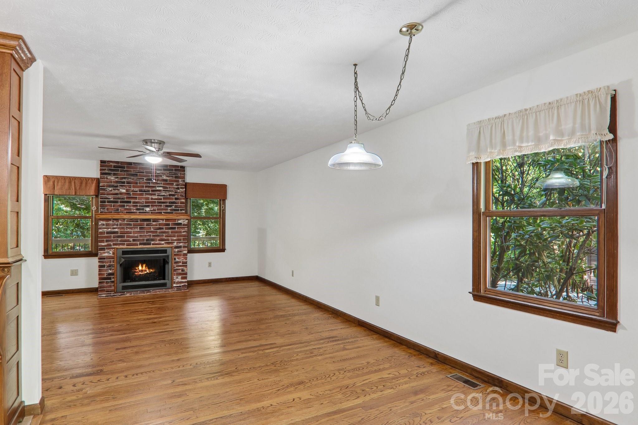 1952 Davis Mountain Road — Hendersonville