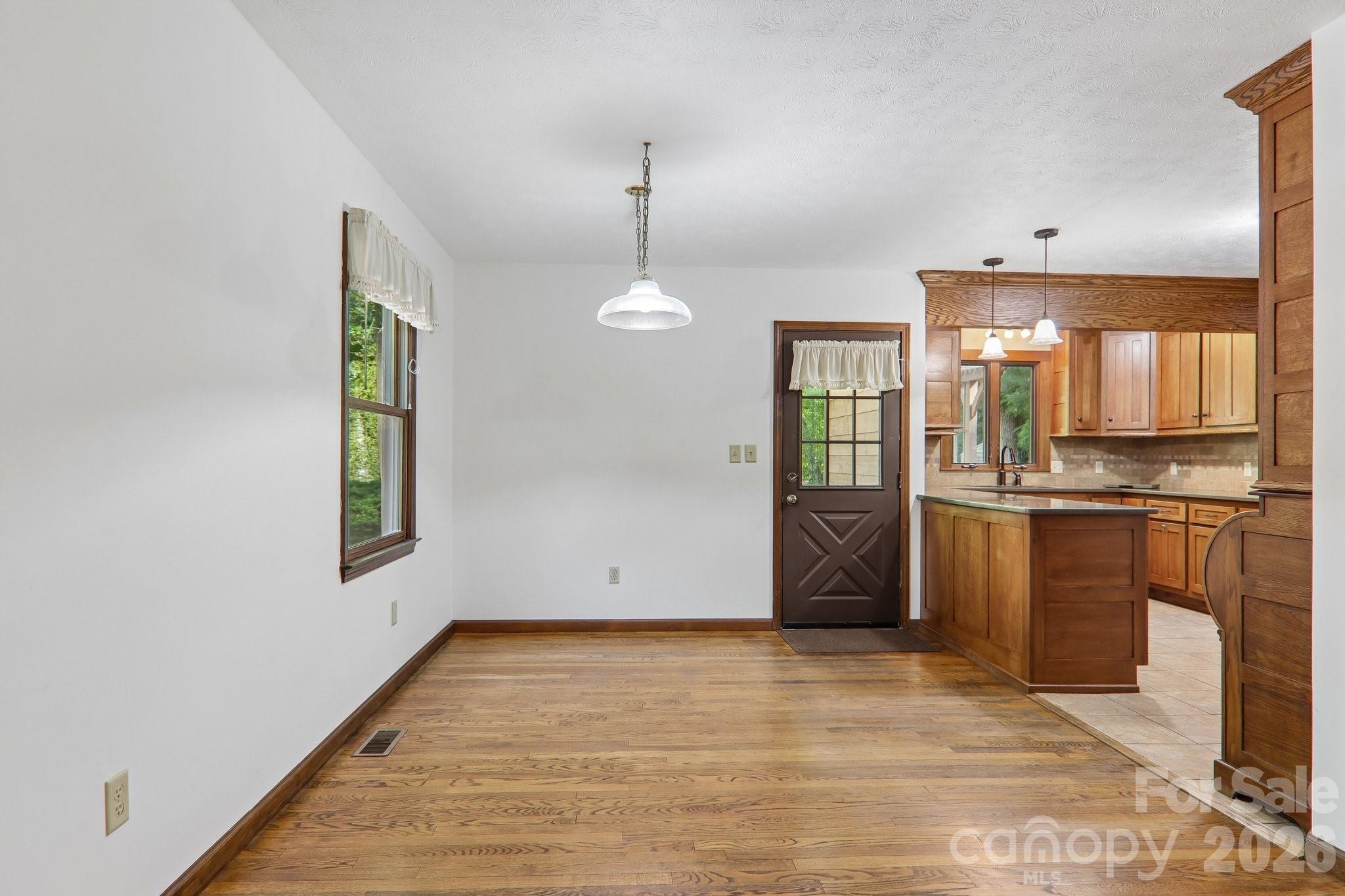 1952 Davis Mountain Road — Hendersonville