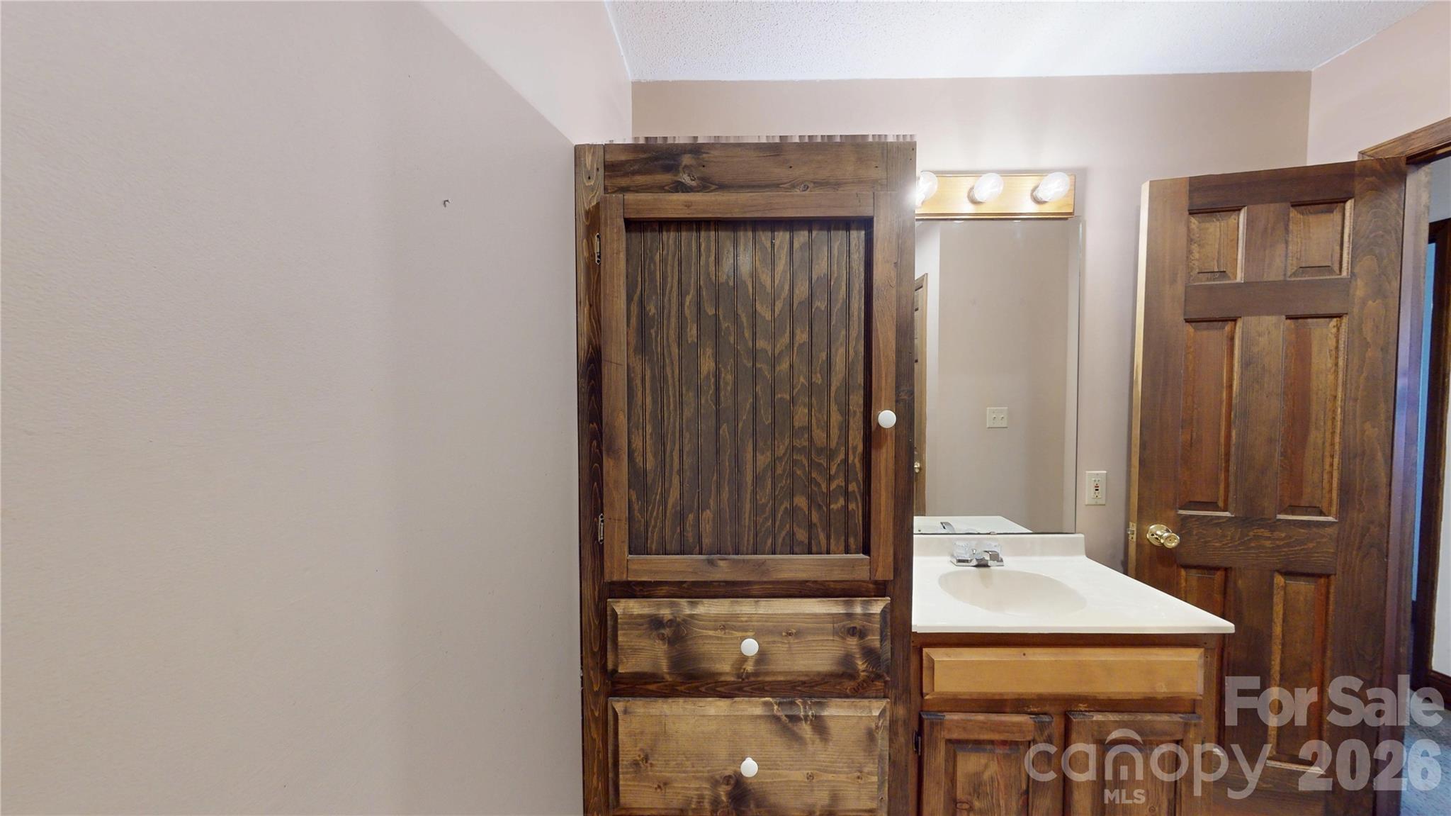 3033 Grassy Lane — Monroe