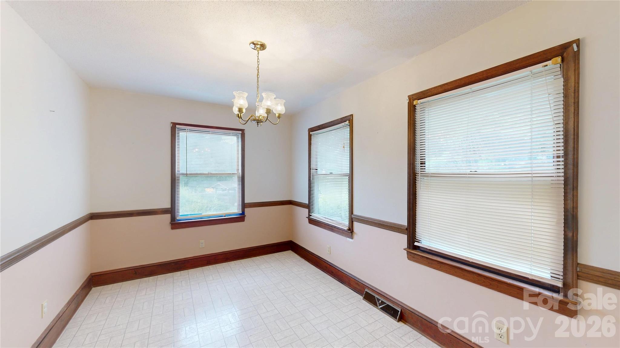 3033 Grassy Lane — Monroe