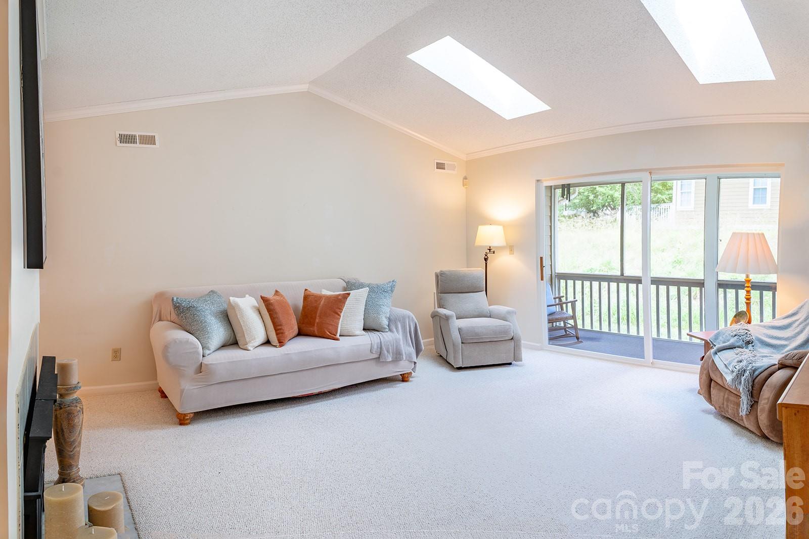 102 Rough Point Court — Asheville