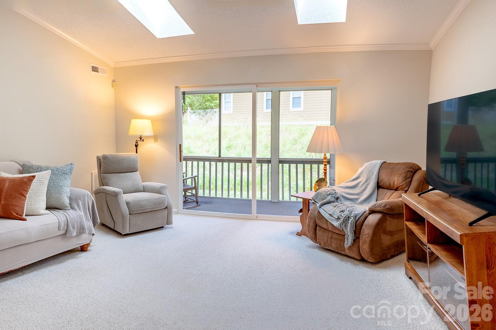 102 Rough Point Court — Asheville