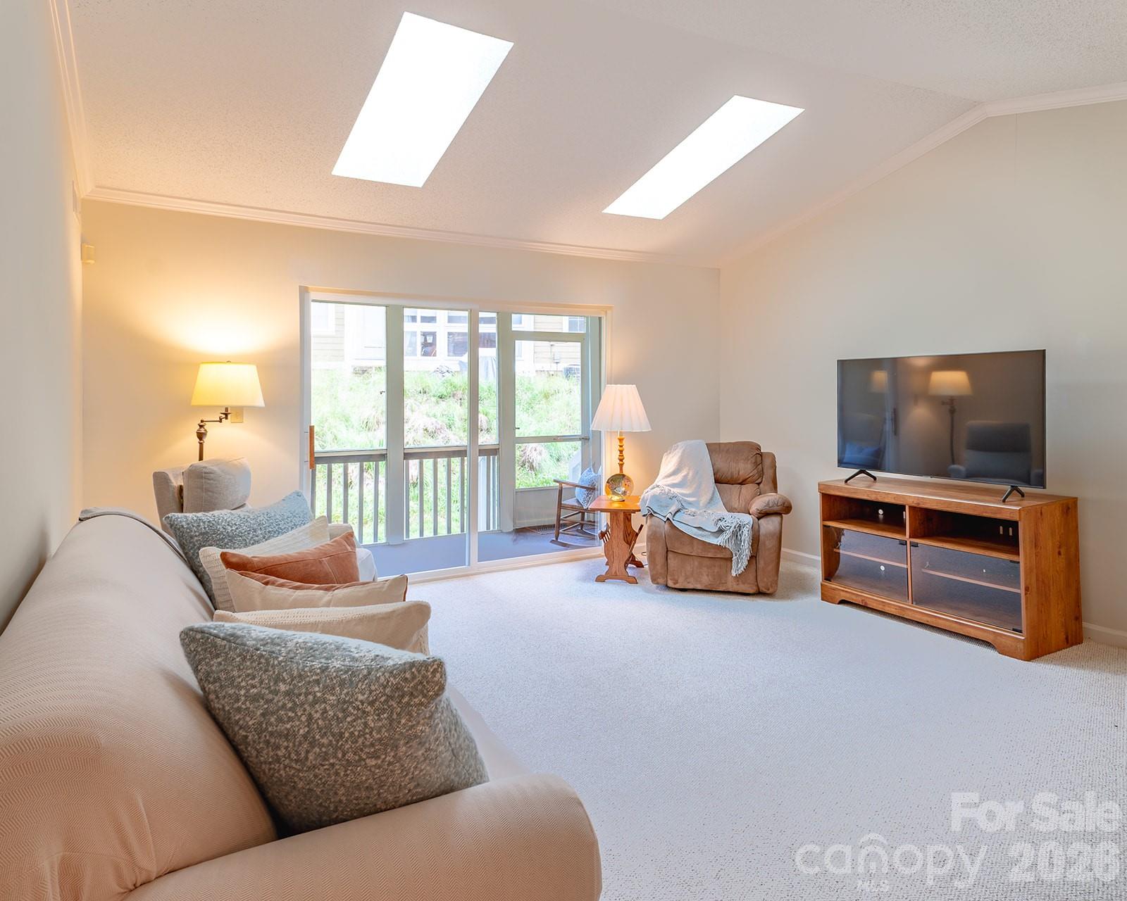 102 Rough Point Court — Asheville