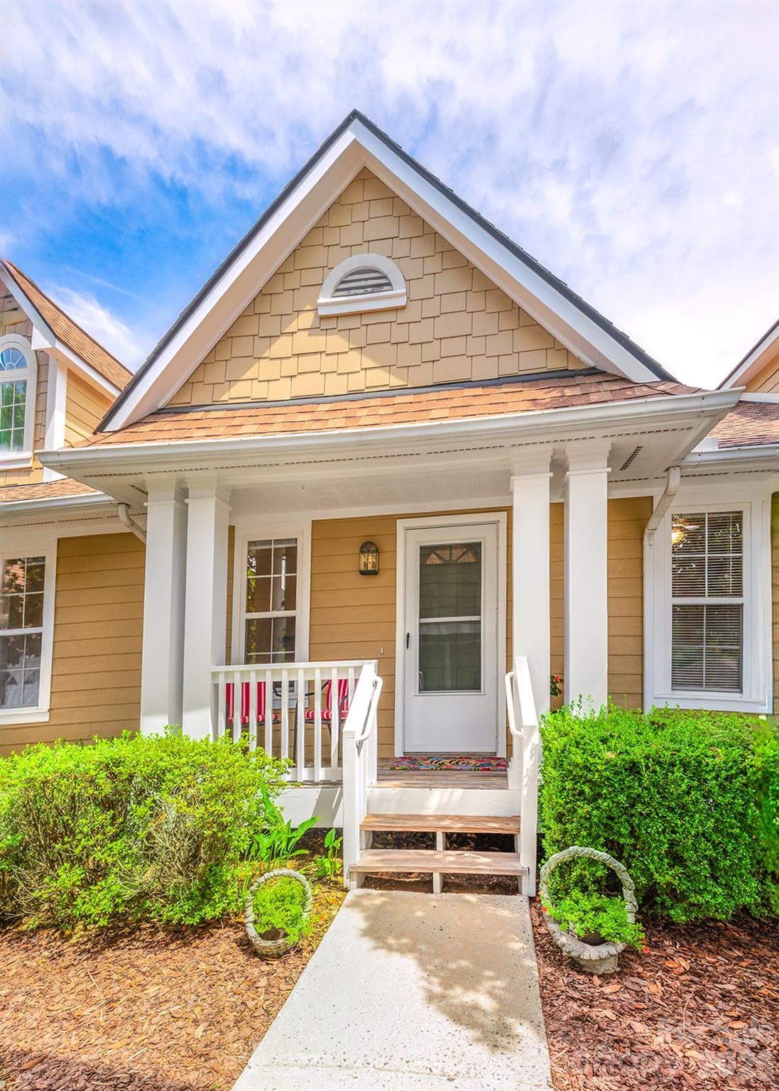 102 Rough Point Court — Asheville