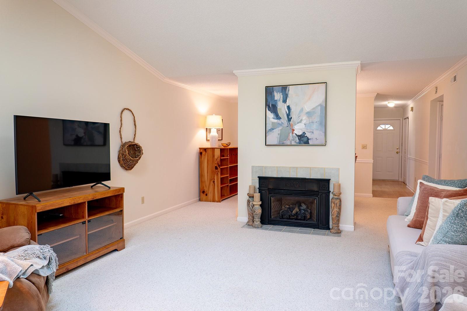 102 Rough Point Court — Asheville