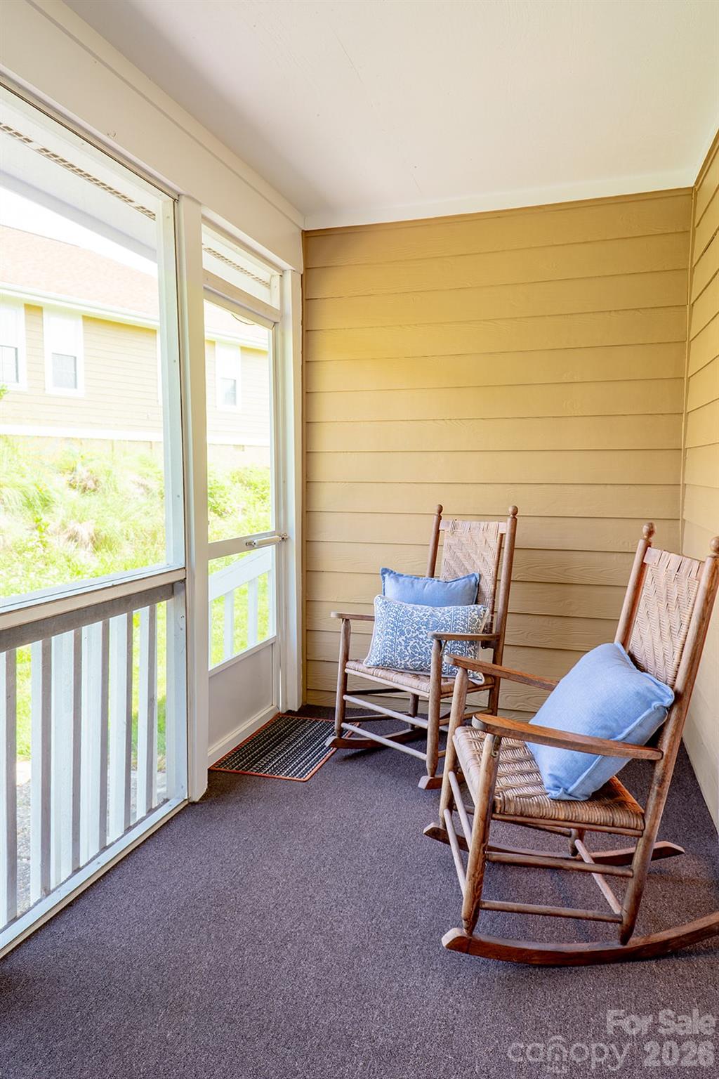 102 Rough Point Court — Asheville