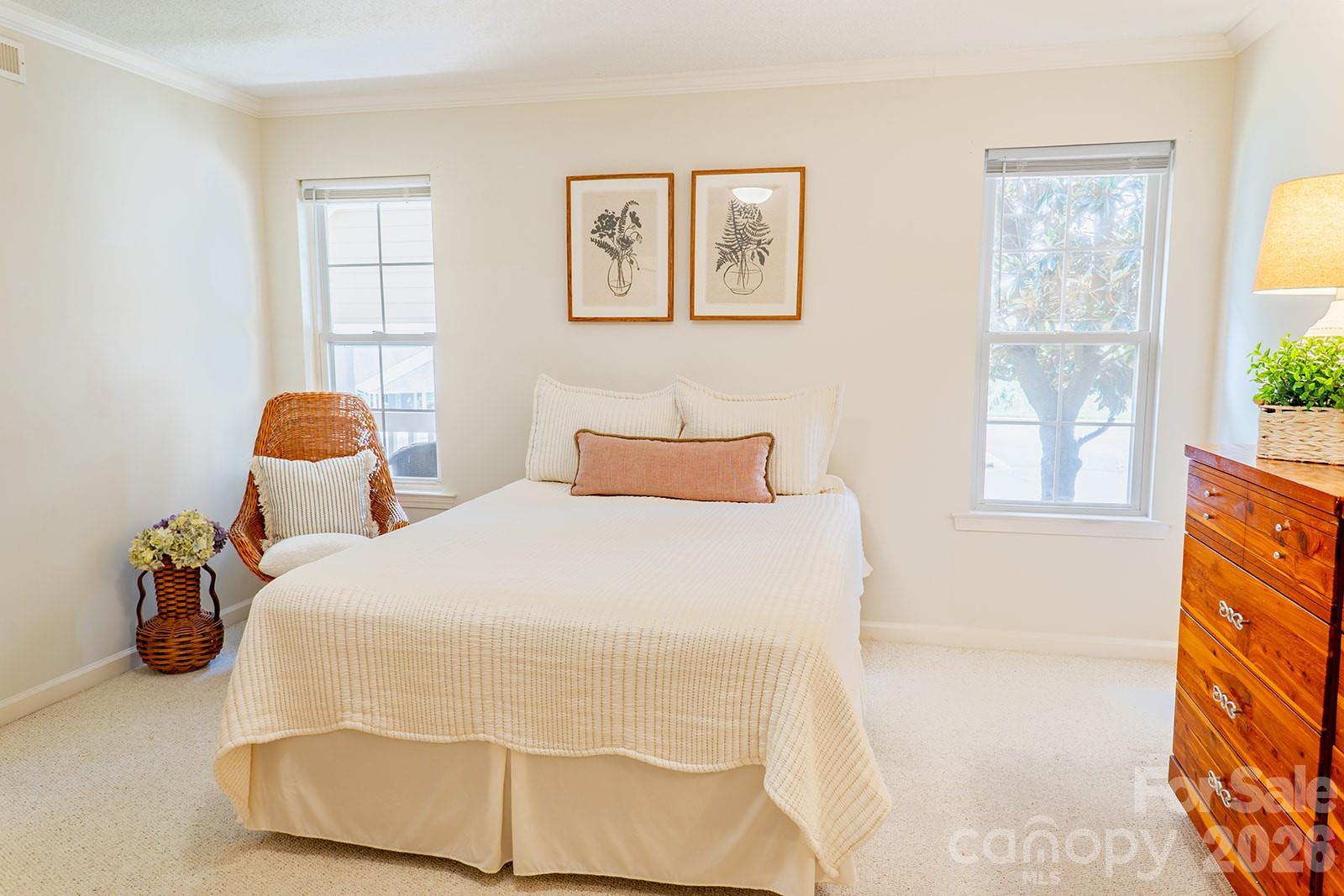 102 Rough Point Court — Asheville