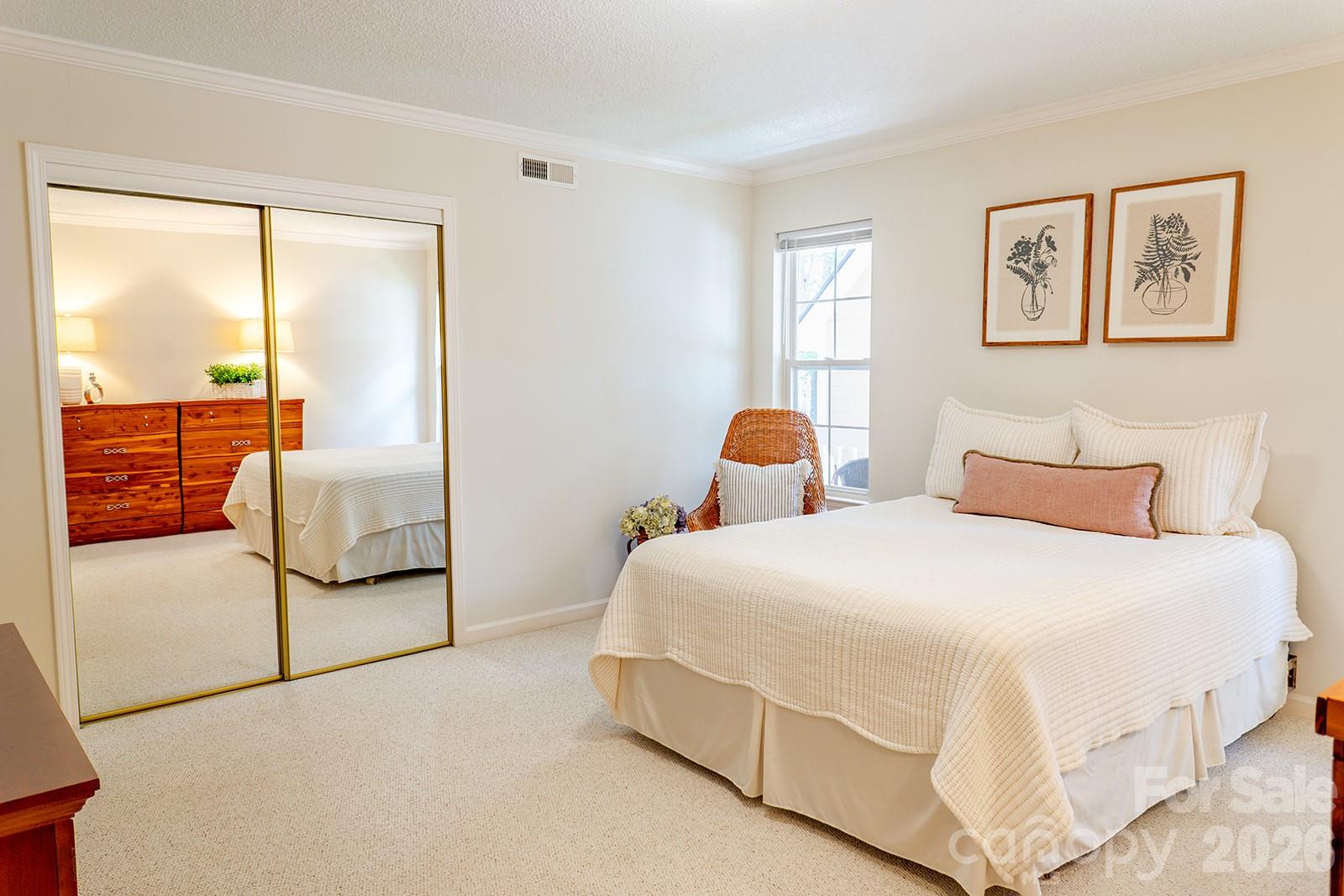 102 Rough Point Court — Asheville