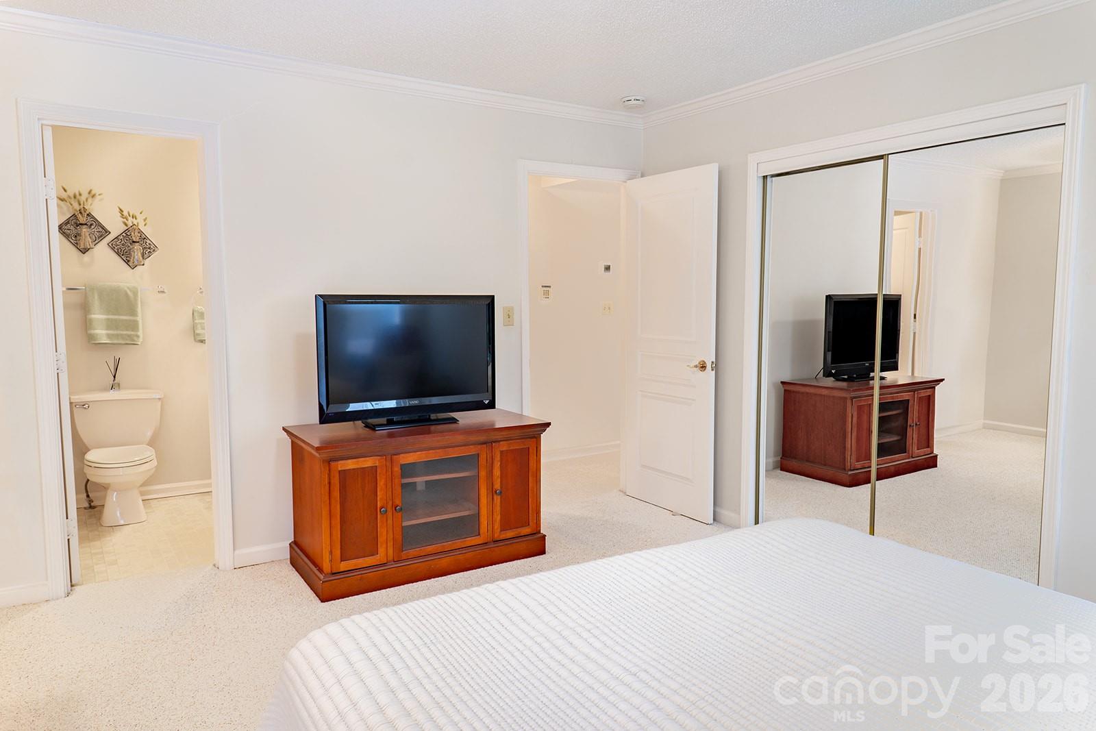 102 Rough Point Court — Asheville