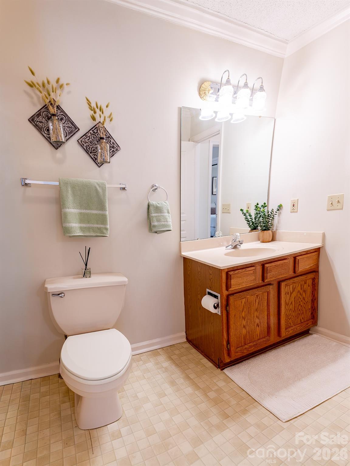 102 Rough Point Court — Asheville