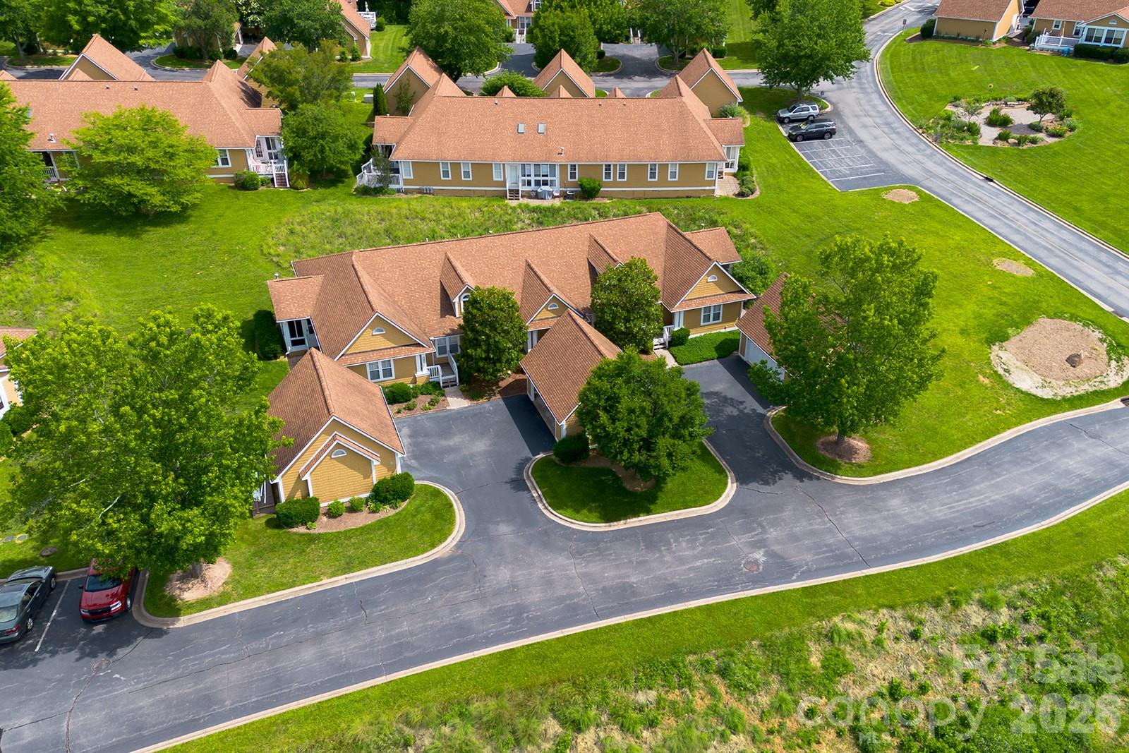 102 Rough Point Court — Asheville