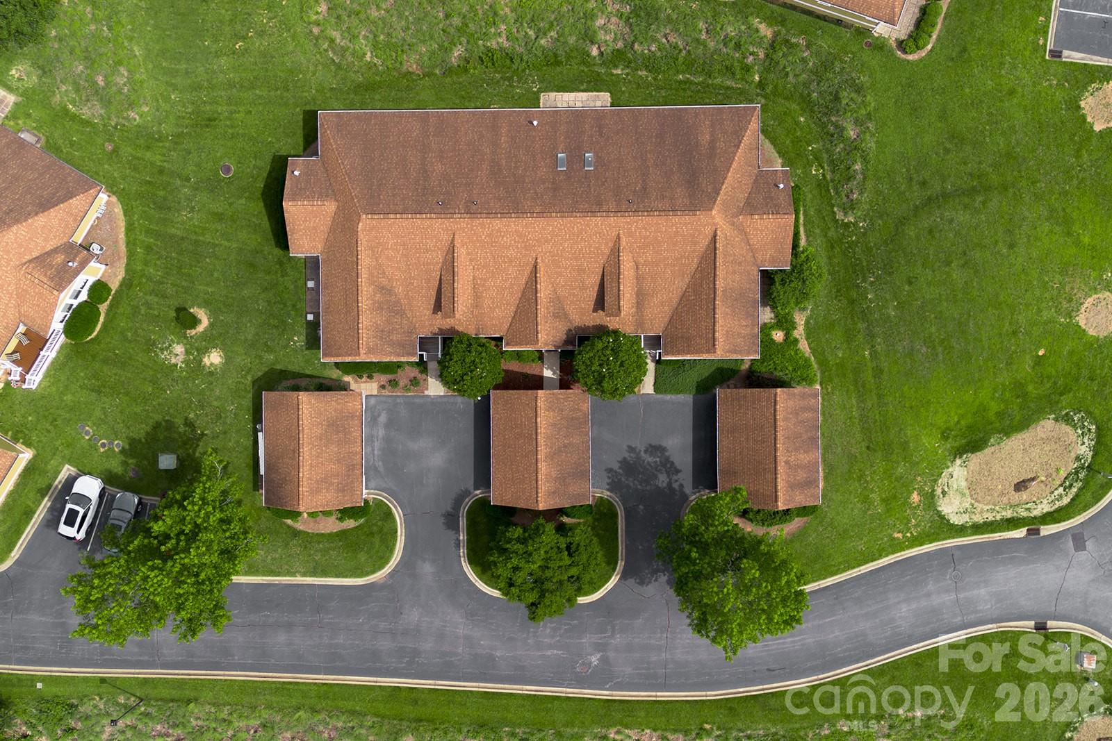 102 Rough Point Court — Asheville
