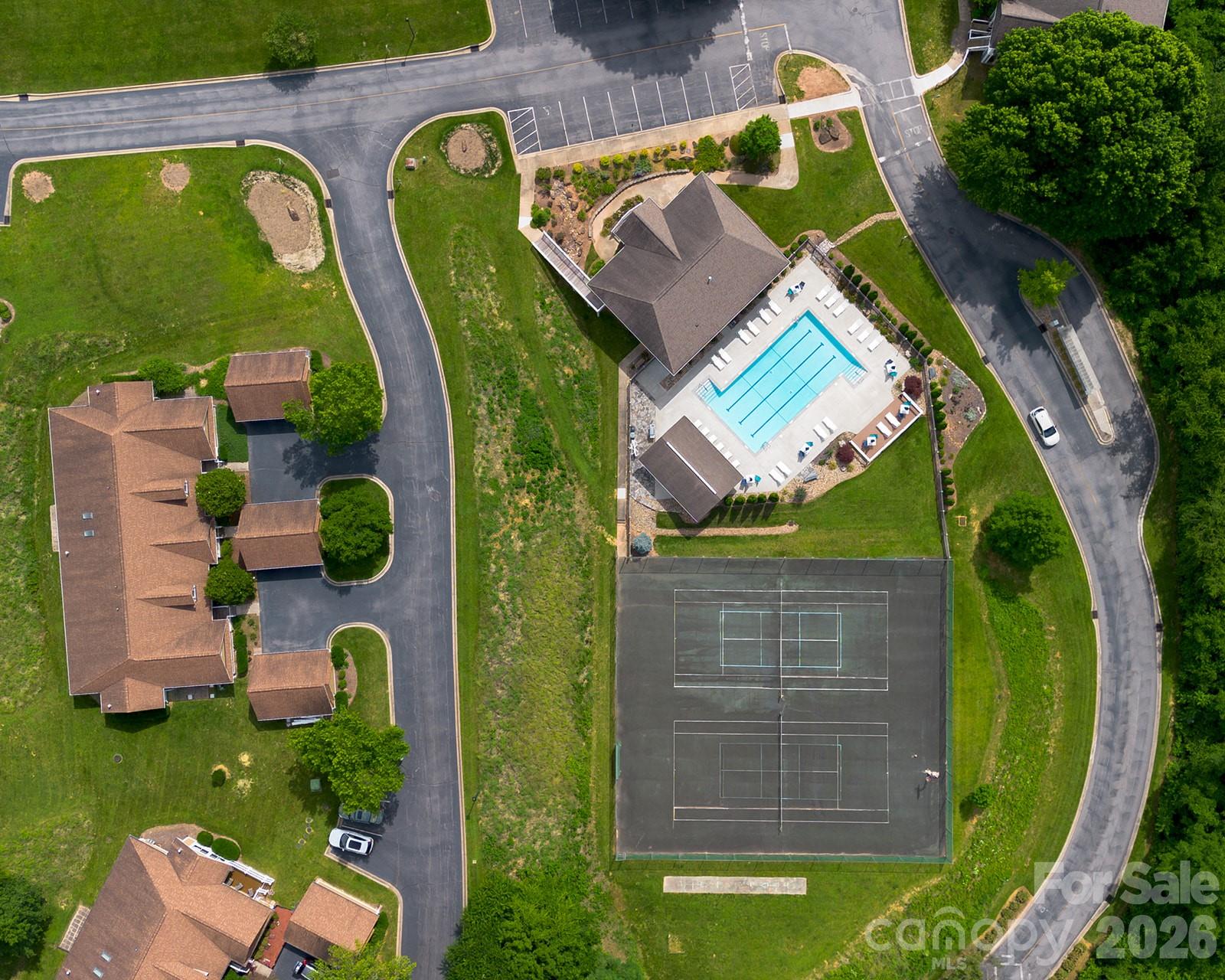 102 Rough Point Court — Asheville