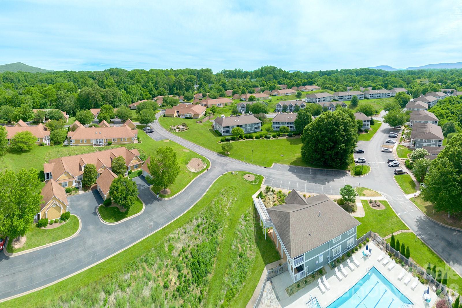 102 Rough Point Court — Asheville