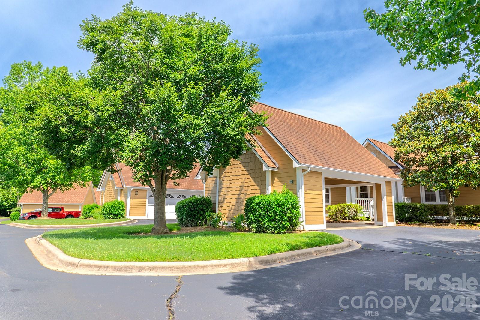 102 Rough Point Court — Asheville