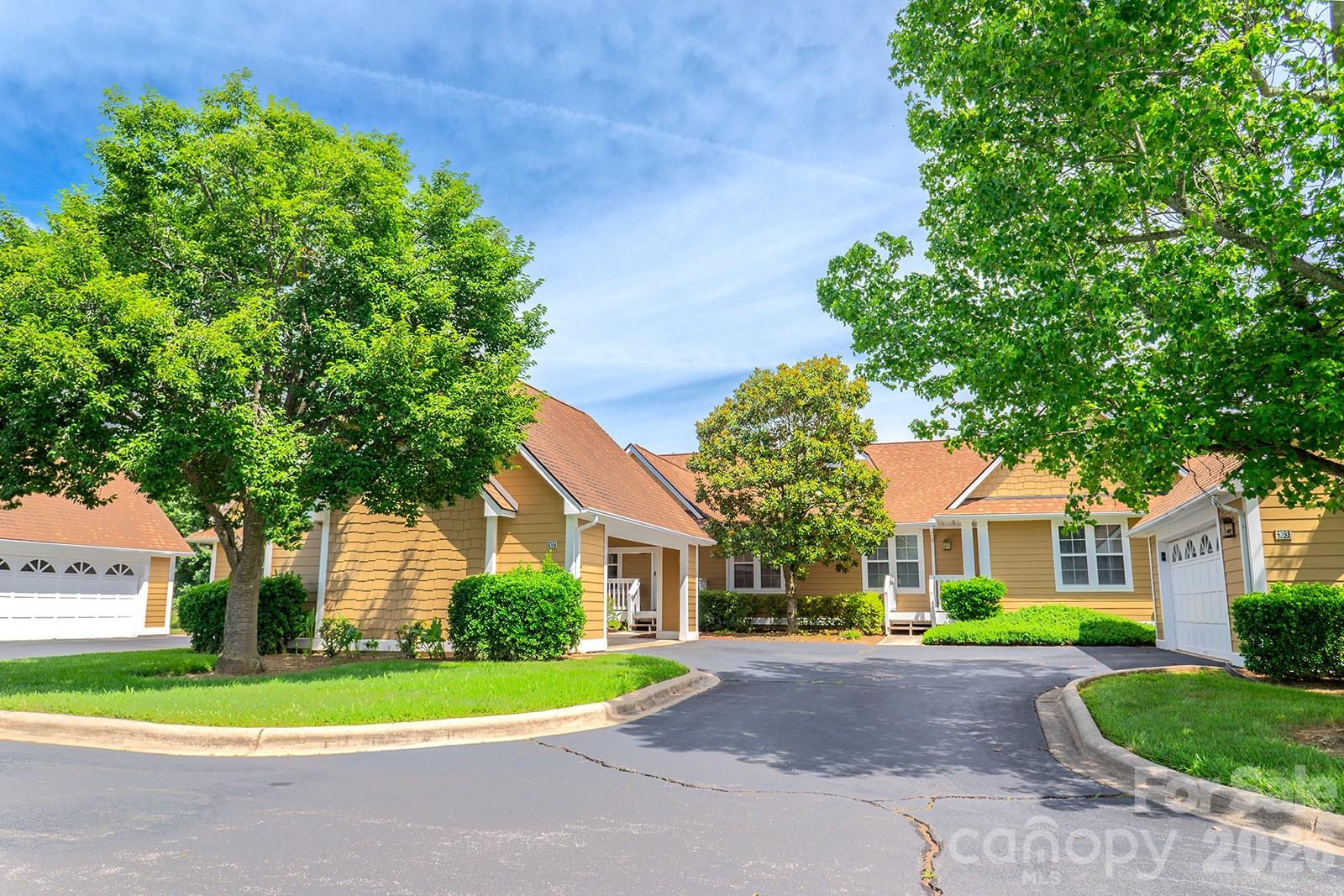 102 Rough Point Court — Asheville