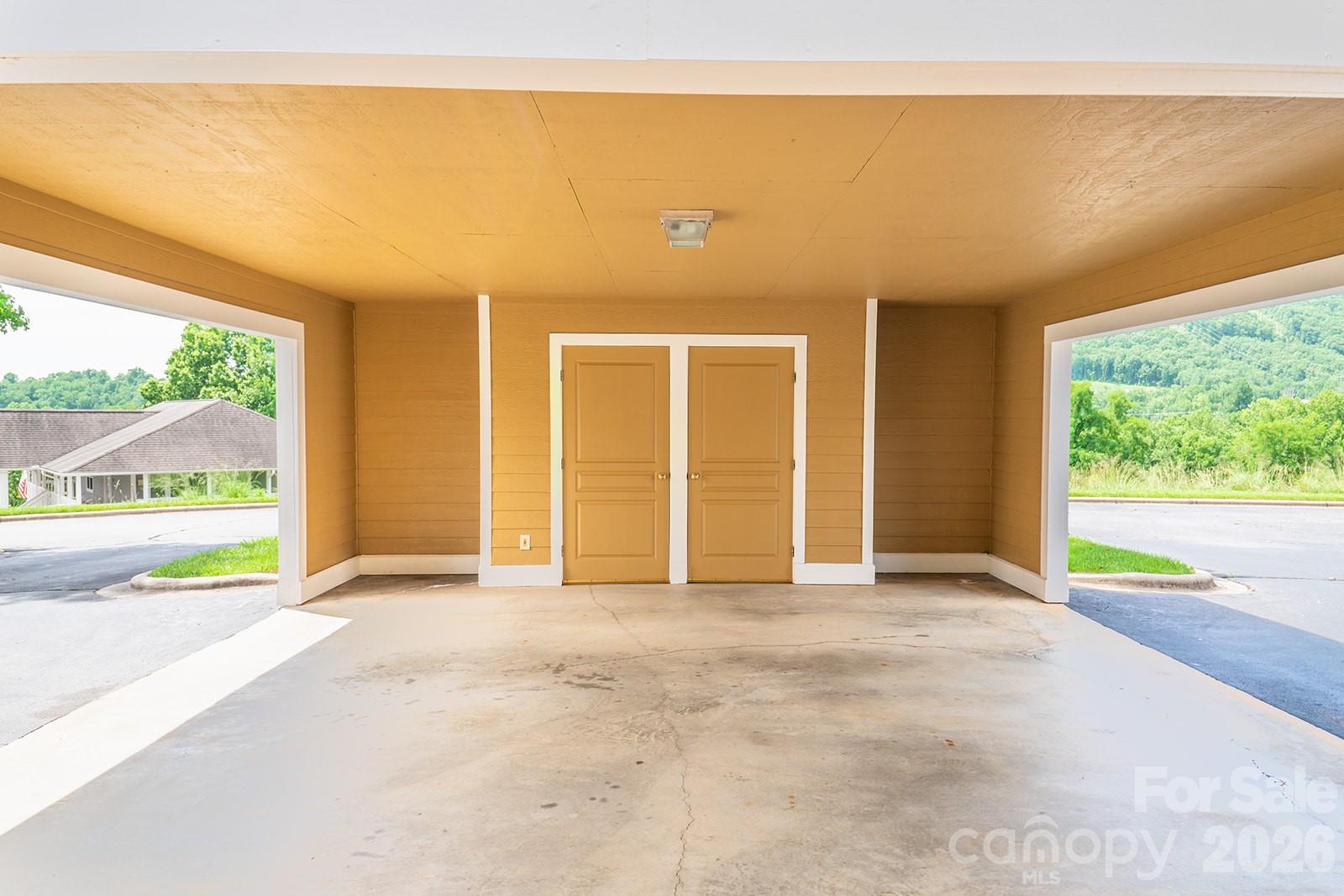 102 Rough Point Court — Asheville