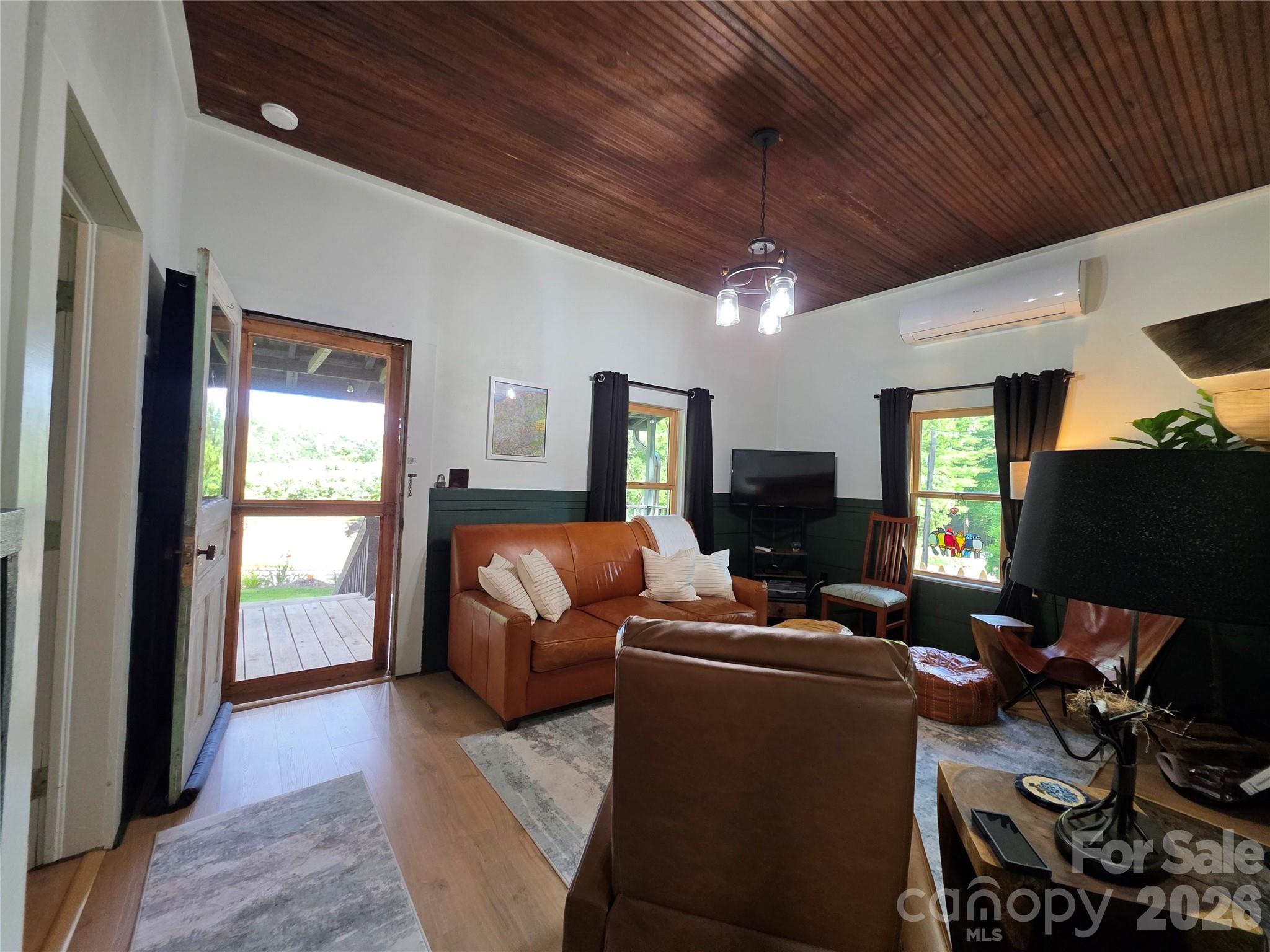 38 Lloyd Barnwell Road — Hendersonville