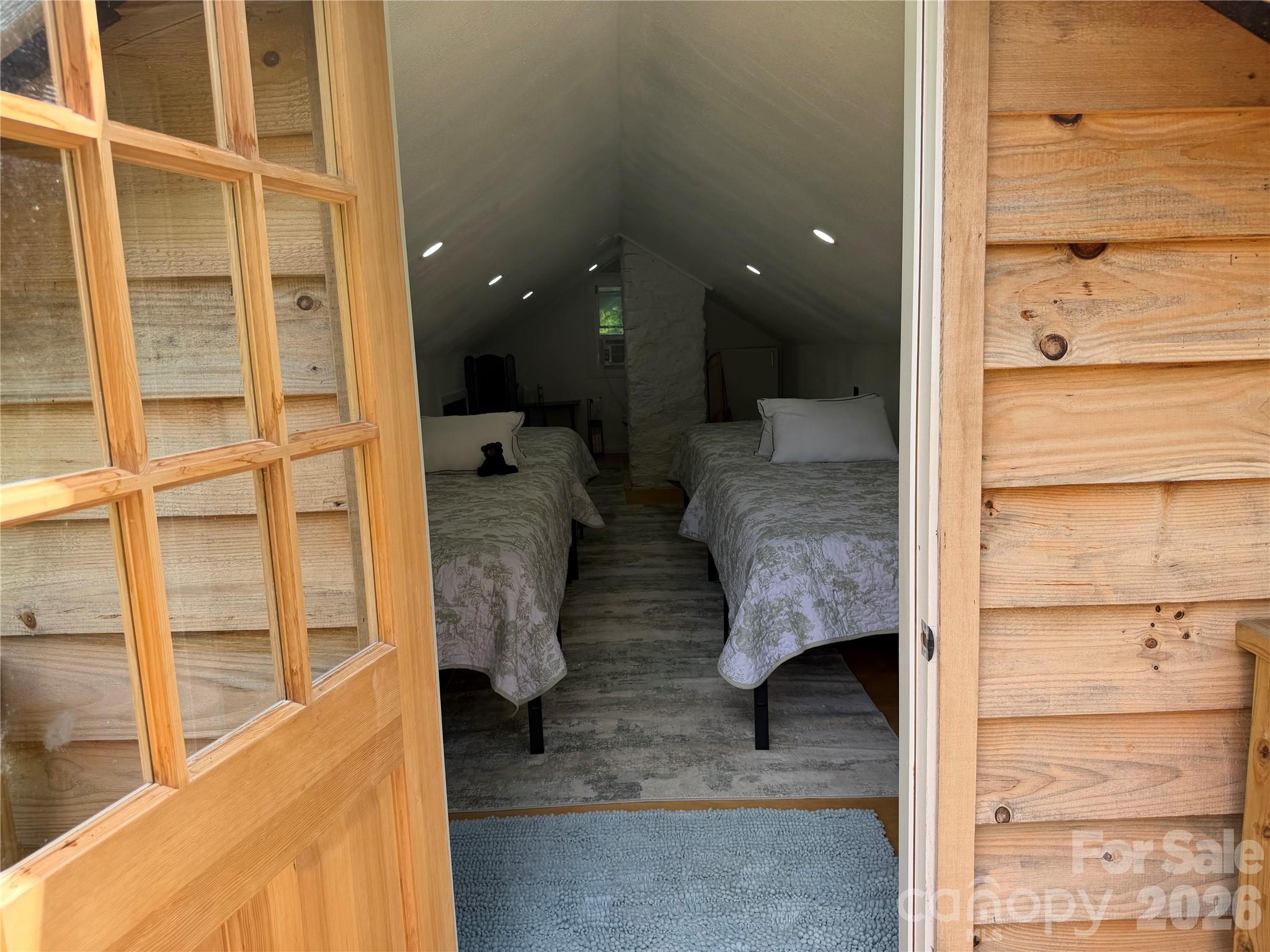 38 Lloyd Barnwell Road — Hendersonville