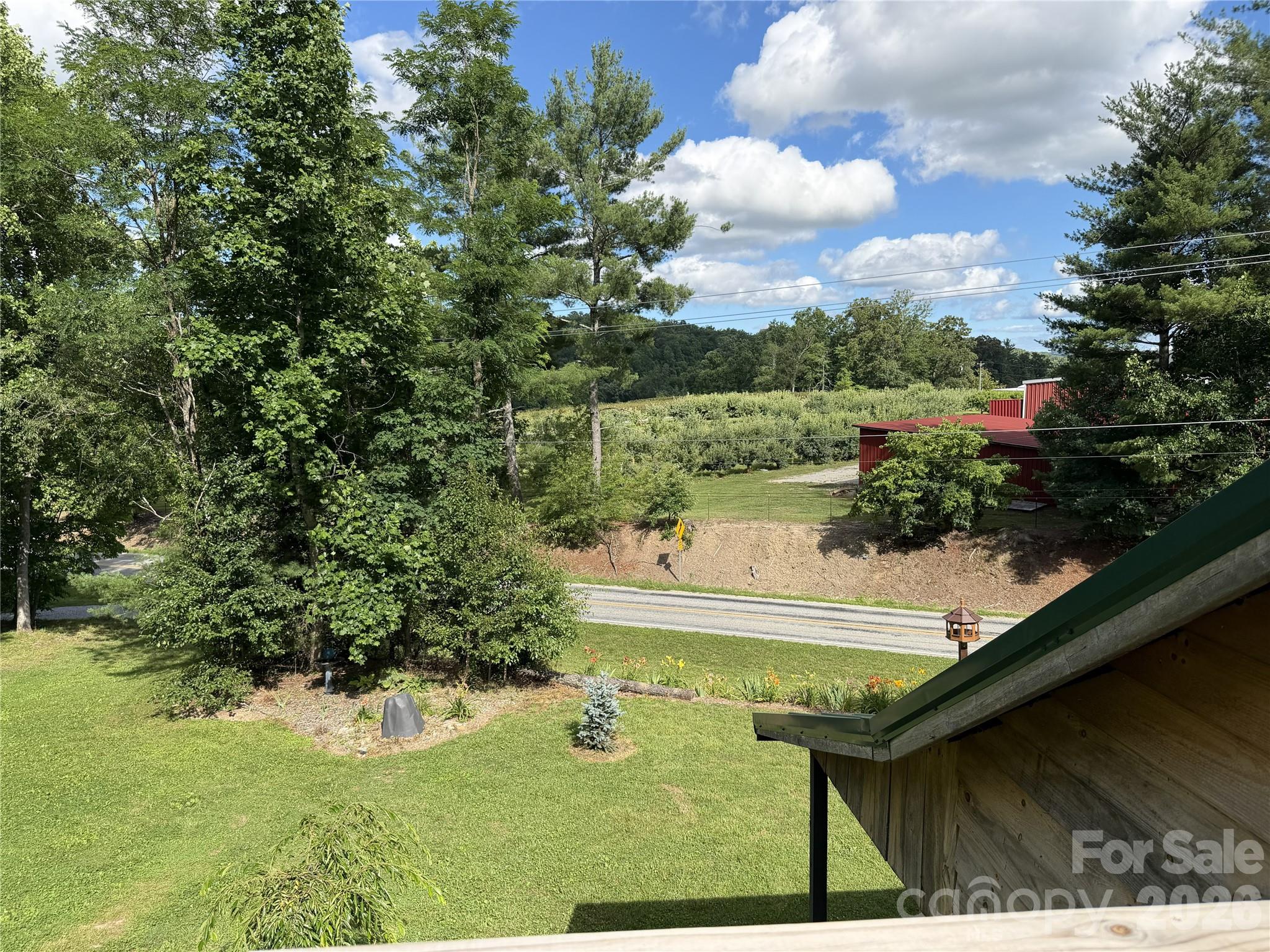 38 Lloyd Barnwell Road — Hendersonville