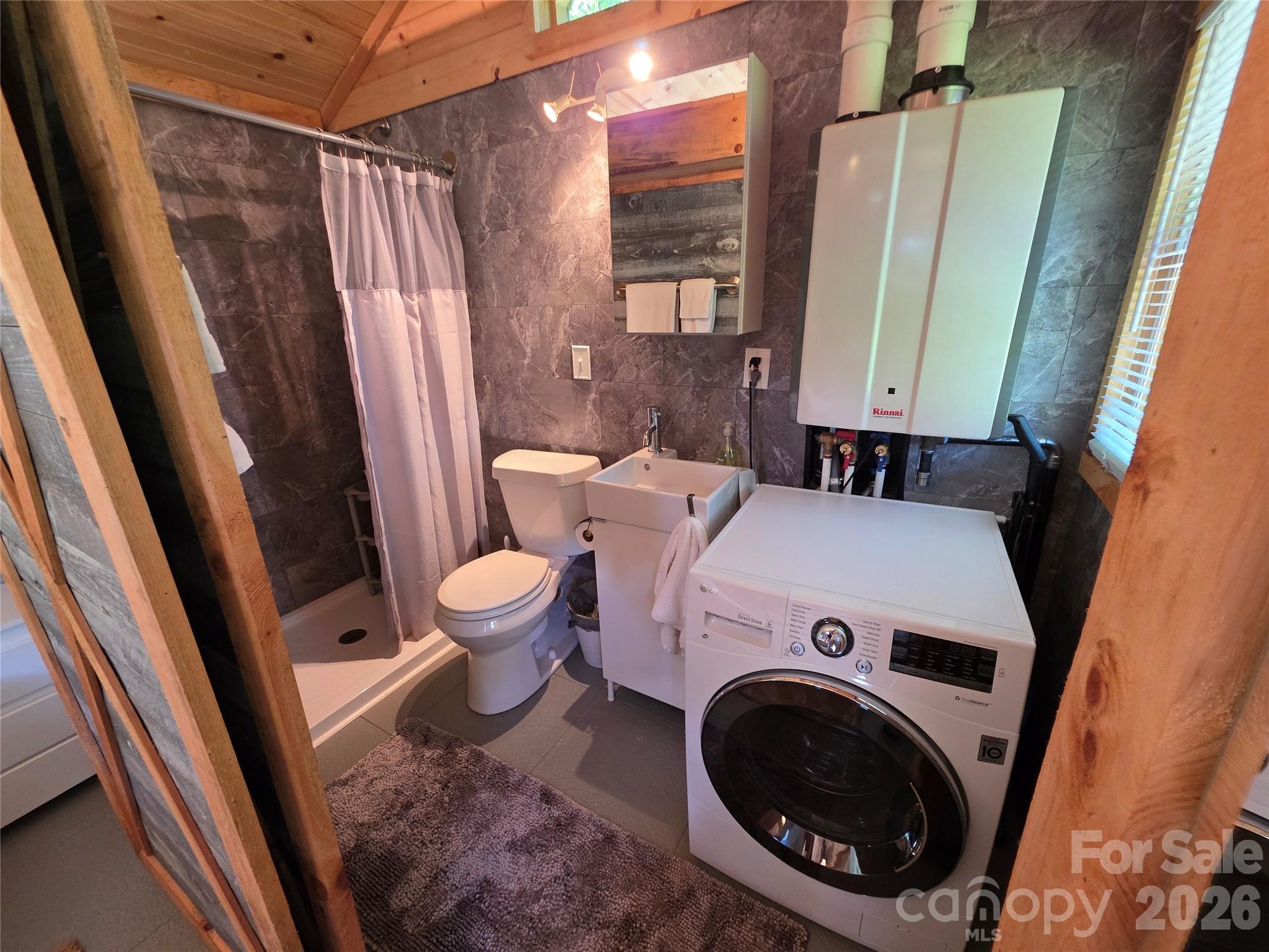 38 Lloyd Barnwell Road — Hendersonville